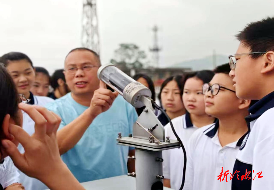 冷水江：小學(xué)生氣象局探秘，開啟科普之旅