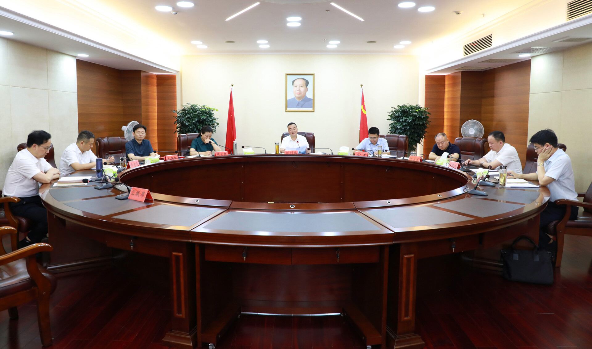 陳創(chuàng)業(yè)主持召開市委常委會（擴大）會議暨市委理論學習中心組2025年第六次集體學習