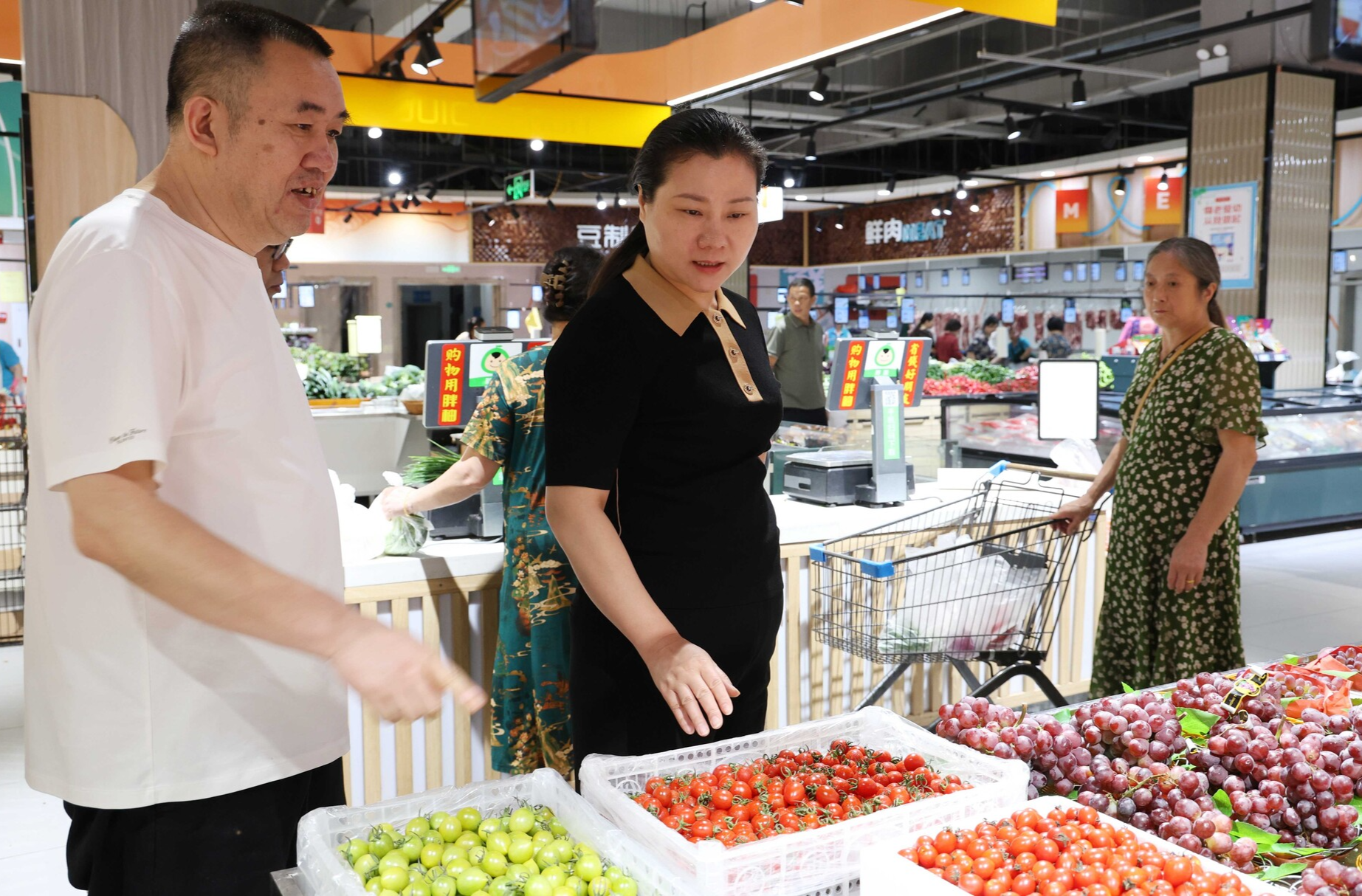 陳衛(wèi)紅調(diào)研督導(dǎo)食品安全工作