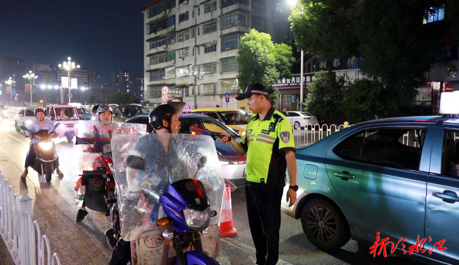 奮進新銻都 | 兩會期間 嚴查酒駕醉駕 代表委員“零發現”彰顯自律