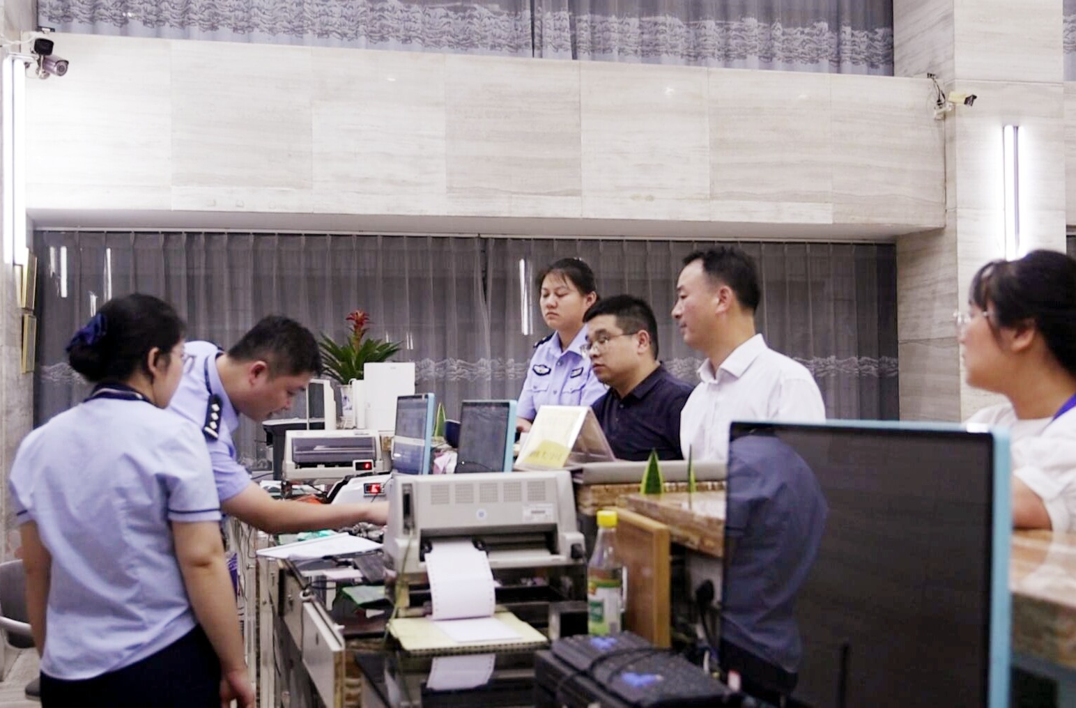奋进新锑都 | 冷水江市开展两会期间场外会风会纪专项督查