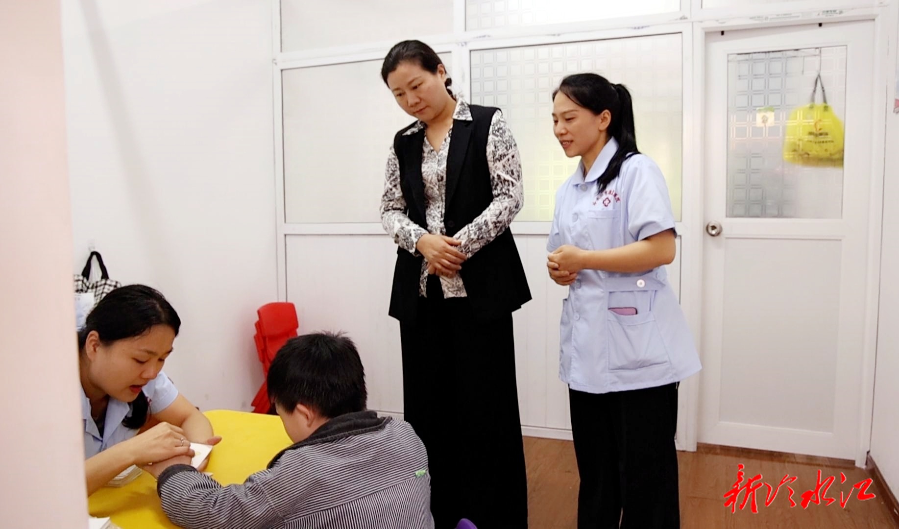 陳衛(wèi)紅走訪慰問殘疾人