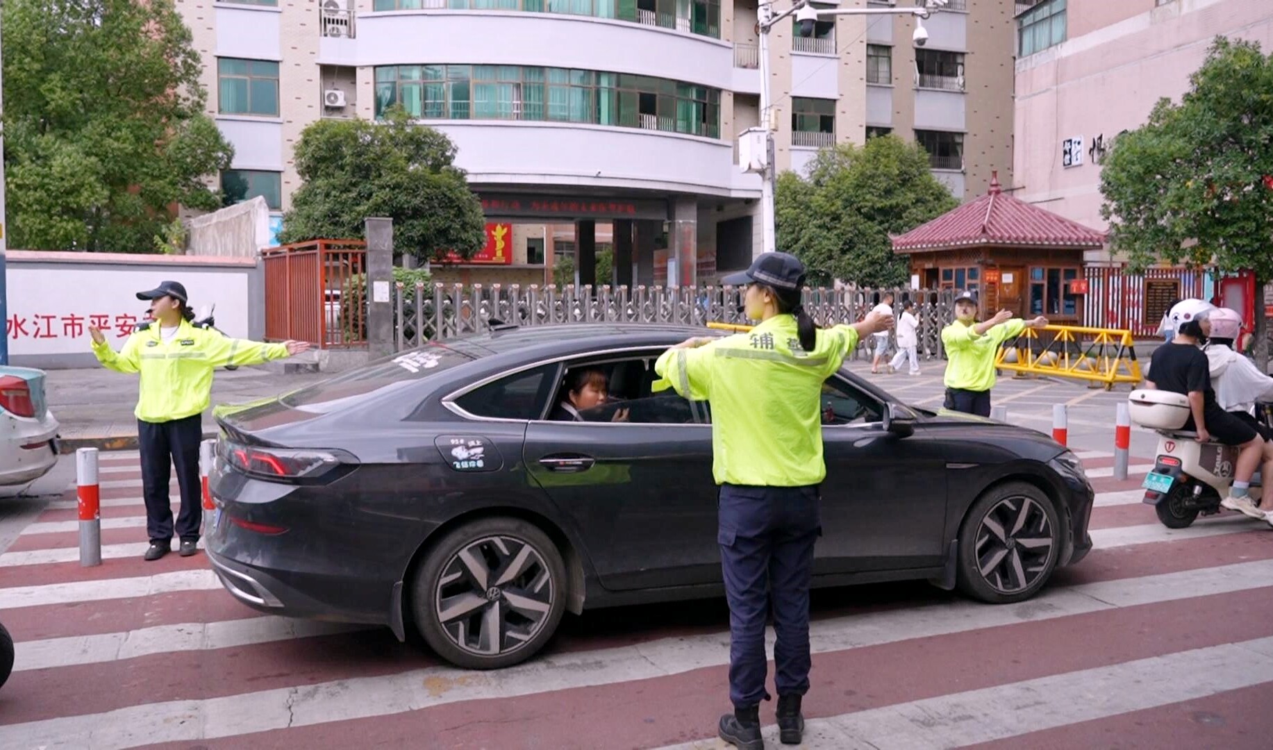 中考進行時 |  冷水江2025年中考今日開考 交警部門啟動“護考模式”
