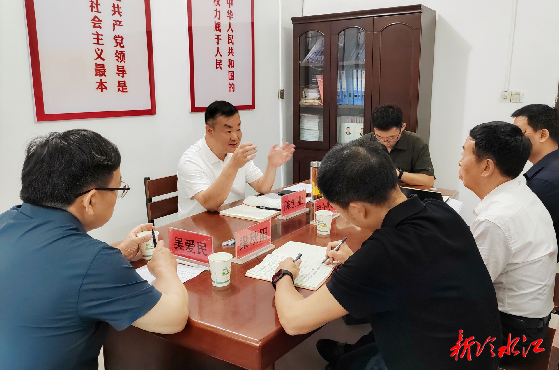 陳創(chuàng)業(yè)參加人大代表接待群眾活動 現(xiàn)場協(xié)調解決民生問題