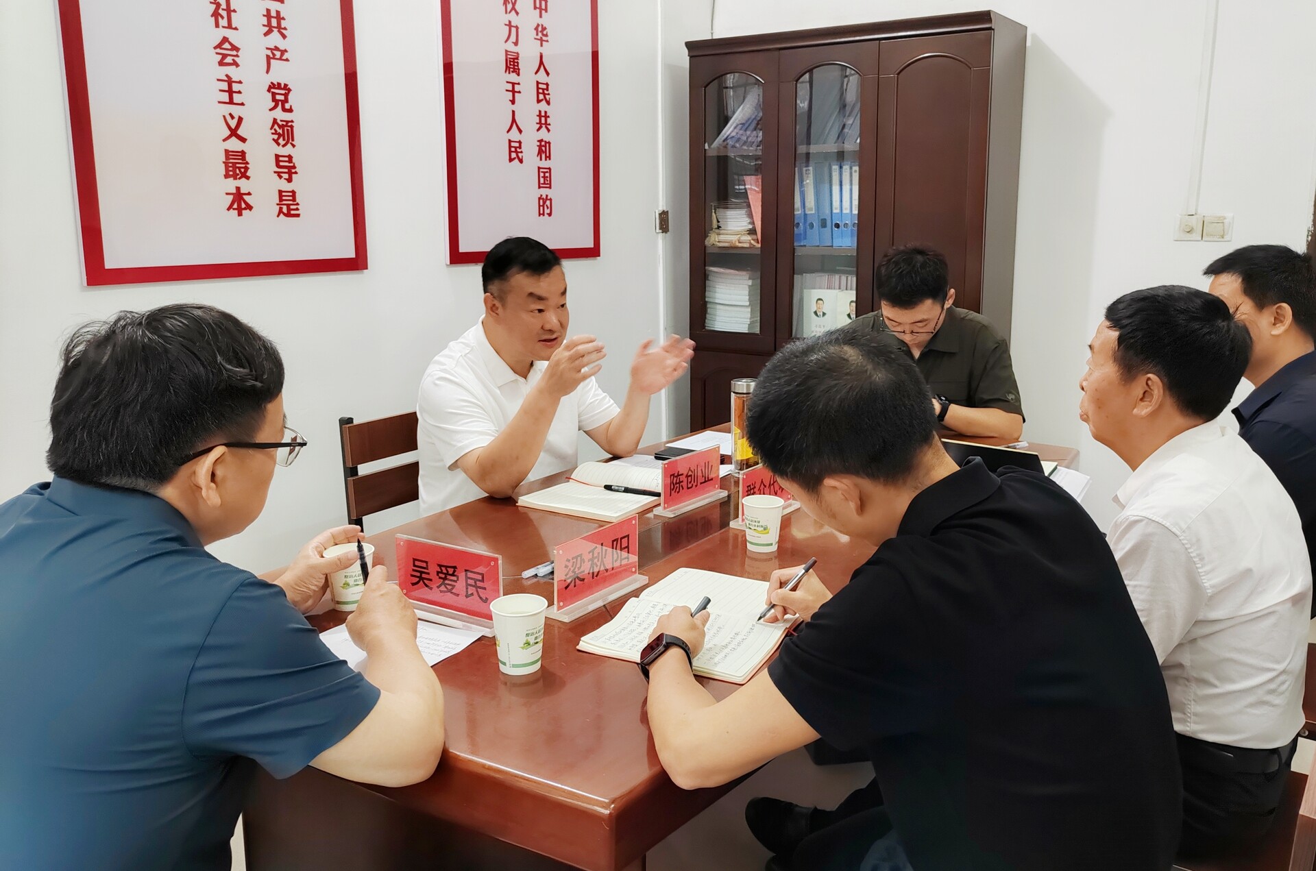 陳創業參加人大代表接待群眾活動 現場協調解決民生問題