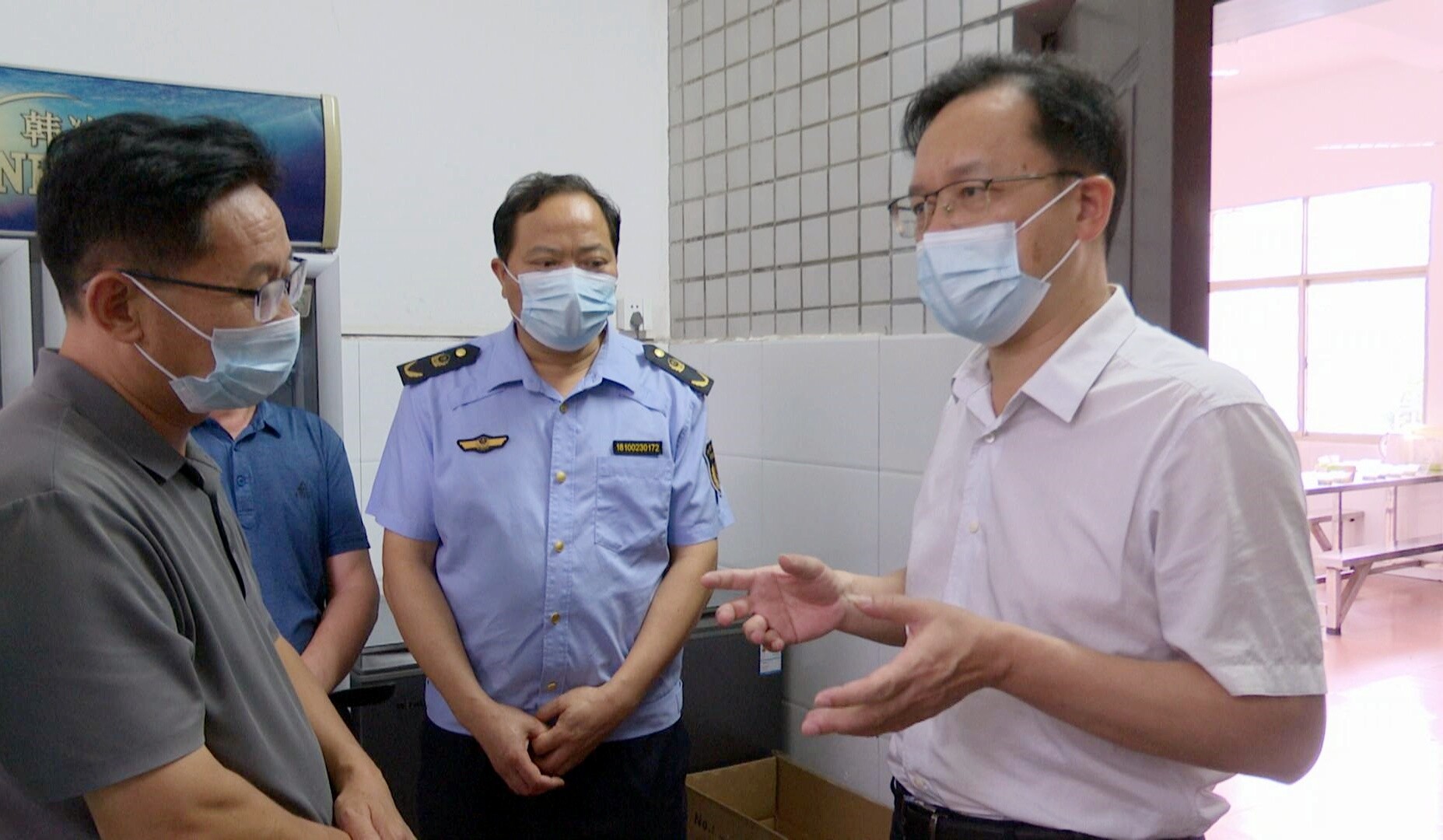 李璐赴毛易中學督導“放心餐”