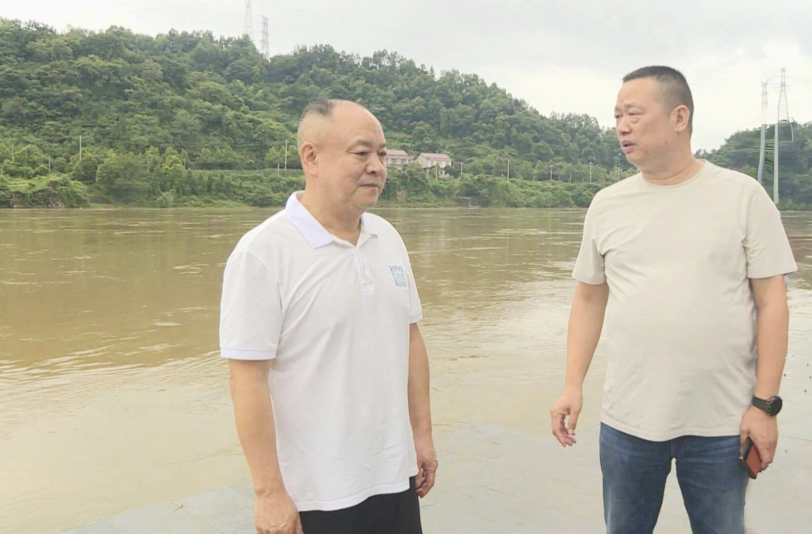政協之窗  陽衛龍率委員工作室開展巡河視察活動