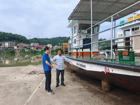 冷水江市實(shí)施第二輪渡船上岸檢修