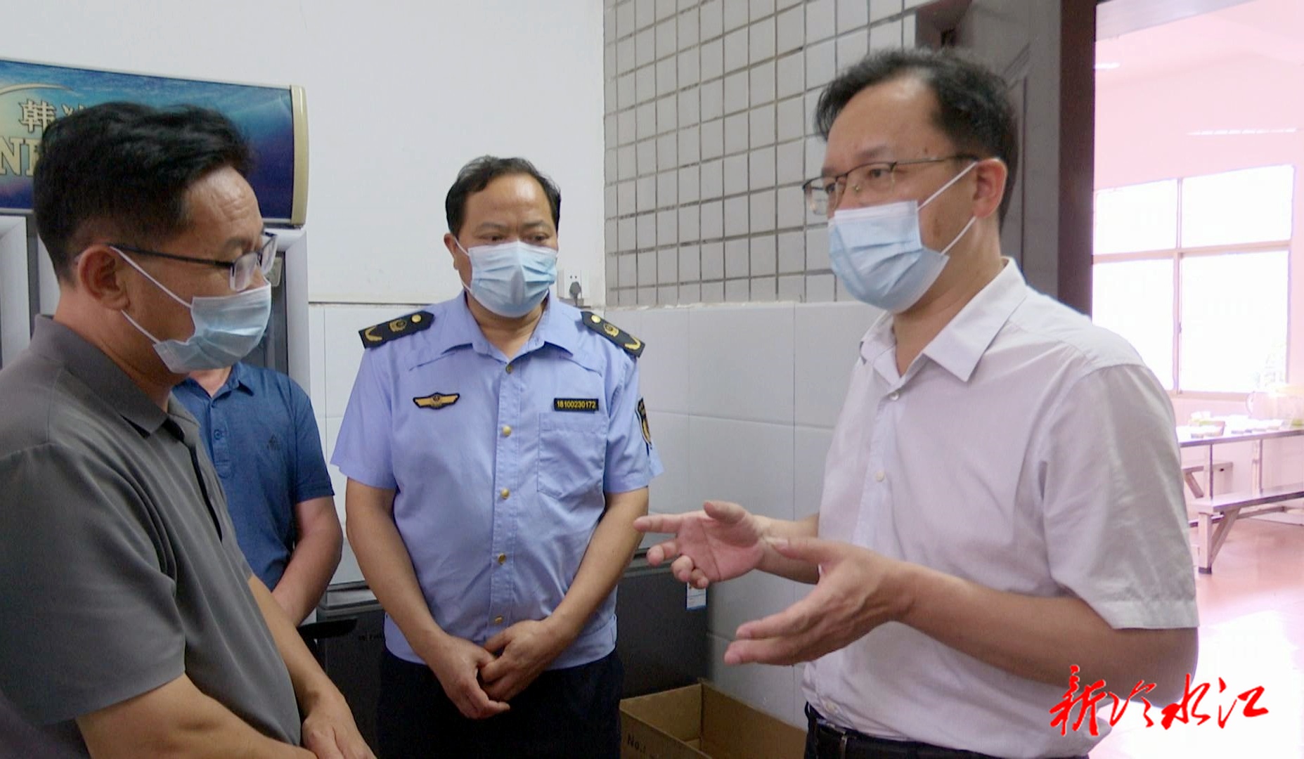李璐赴毛易中學督導“放心餐”