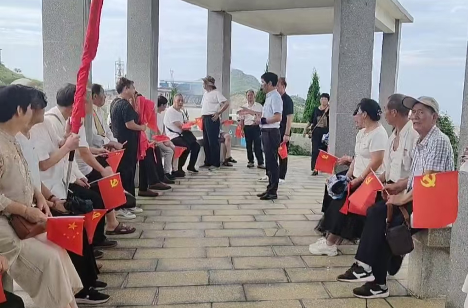 冷水江街道：銀齡踐學(xué)揚(yáng)正氣 禮敬榮光映初心