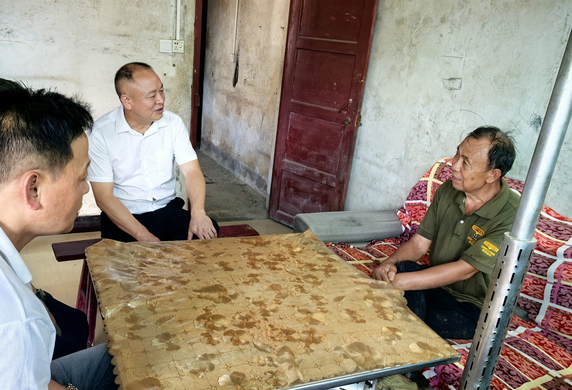 政協(xié)之窗 | 陽衛(wèi)龍到三尖鎮(zhèn)走訪慰問困難黨員