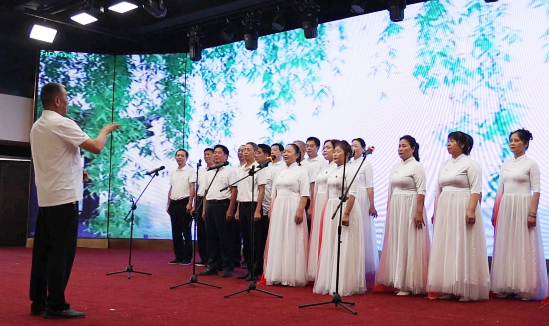 冷水江市老干部（老年）大學(xué)舉行春季班結(jié)業(yè)典禮暨教學(xué)成果展演