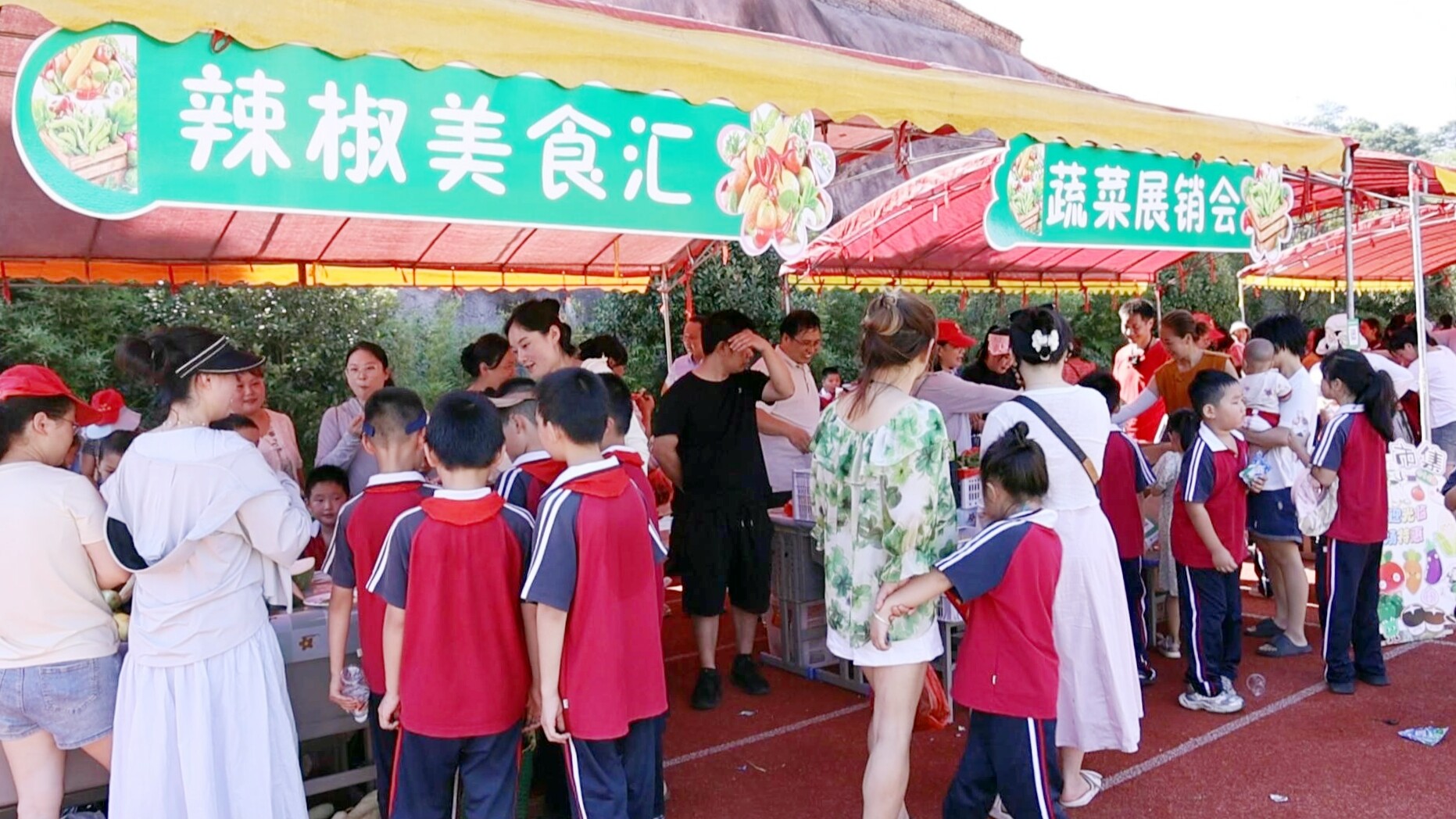 冷水江市紅日金月灣學(xué)校：小菜攤大舞臺 勞動教育結(jié)碩果