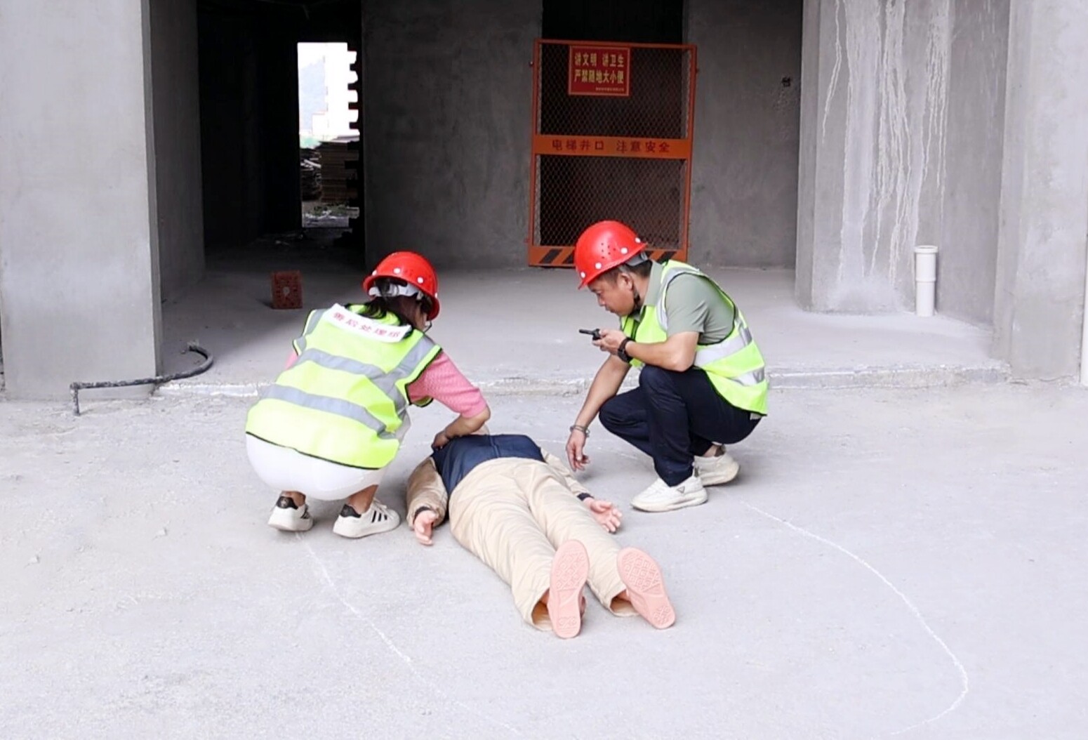 以練筑防 | 政企聯(lián)動筑牢安全防線 擰緊建筑施工“安全閥”