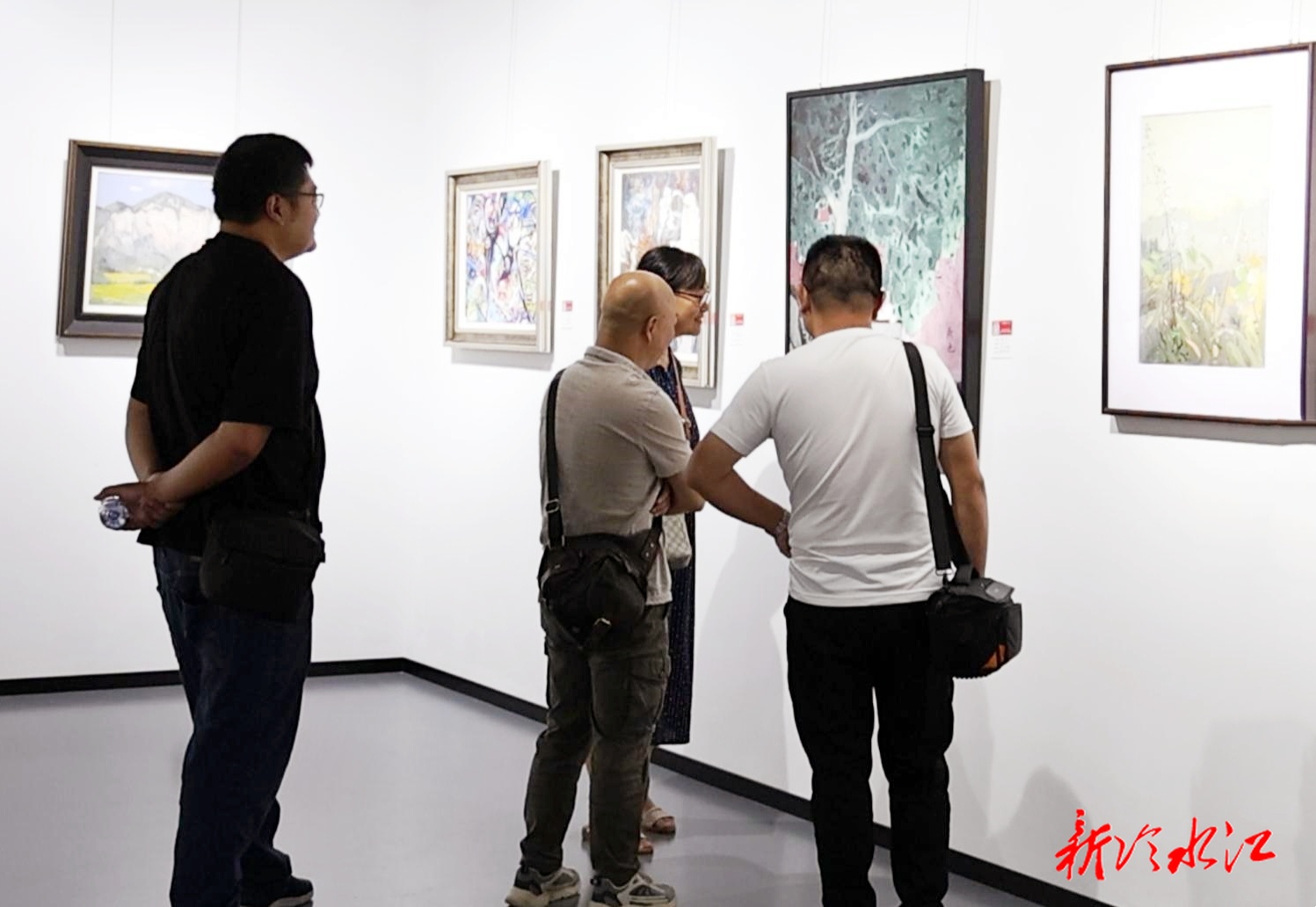 婁底市“富美鄉村”美術作品巡展在冷展出 返鄉大學生在丹青光影里看新婁底
