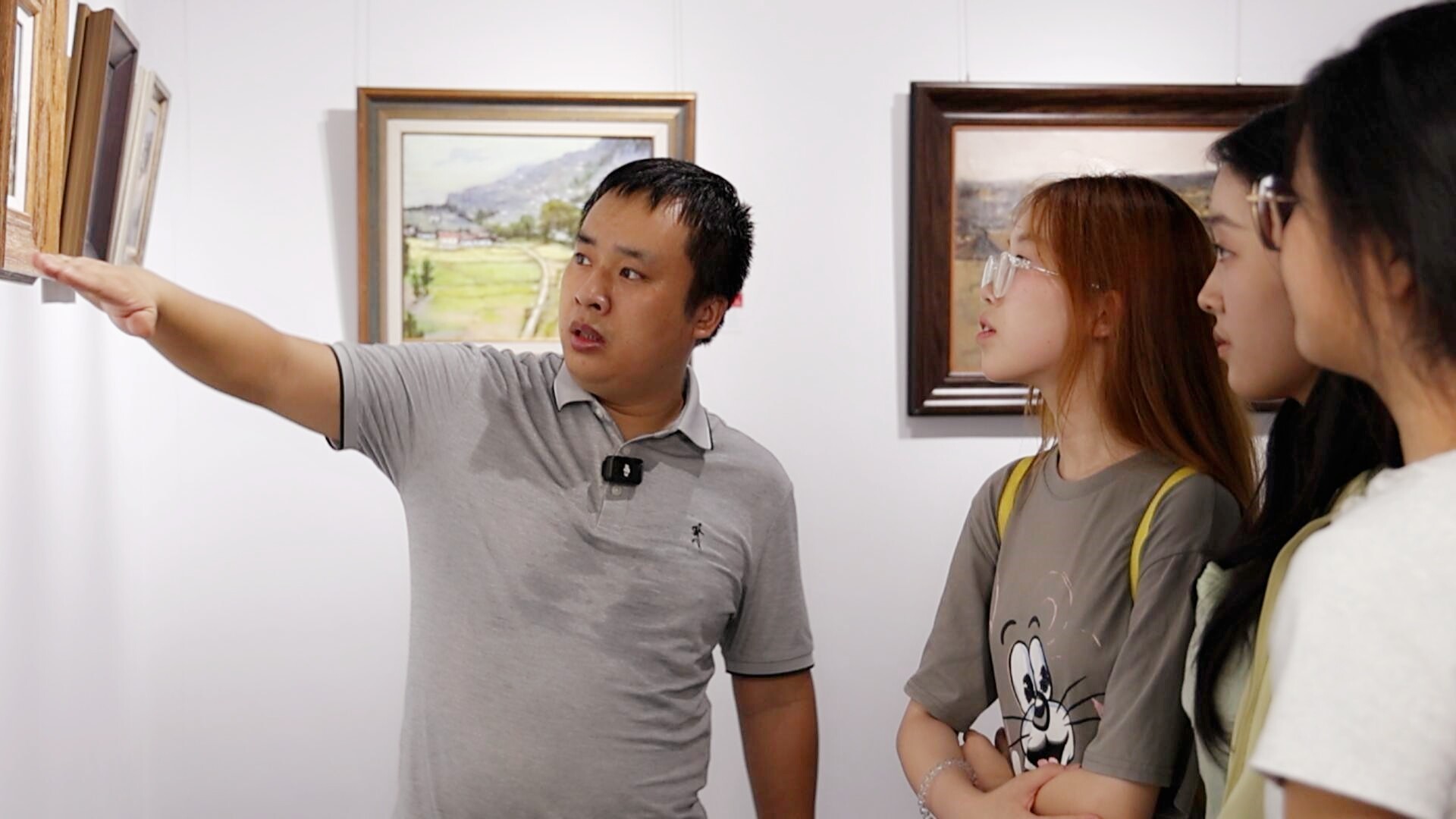 婁底市“富美鄉(xiāng)村”美術(shù)作品巡展在冷展出 畫家譚青永：用《春夏秋冬》守護資江的詩意