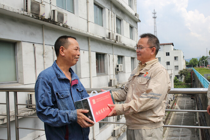 大唐華銀金竹山發(fā)電公司慰問(wèn)復(fù)轉(zhuǎn)退軍人