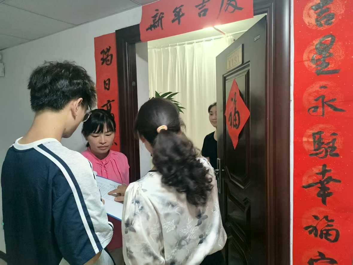 冷水江：夜查銻都人才公寓 規范管理保人才安居