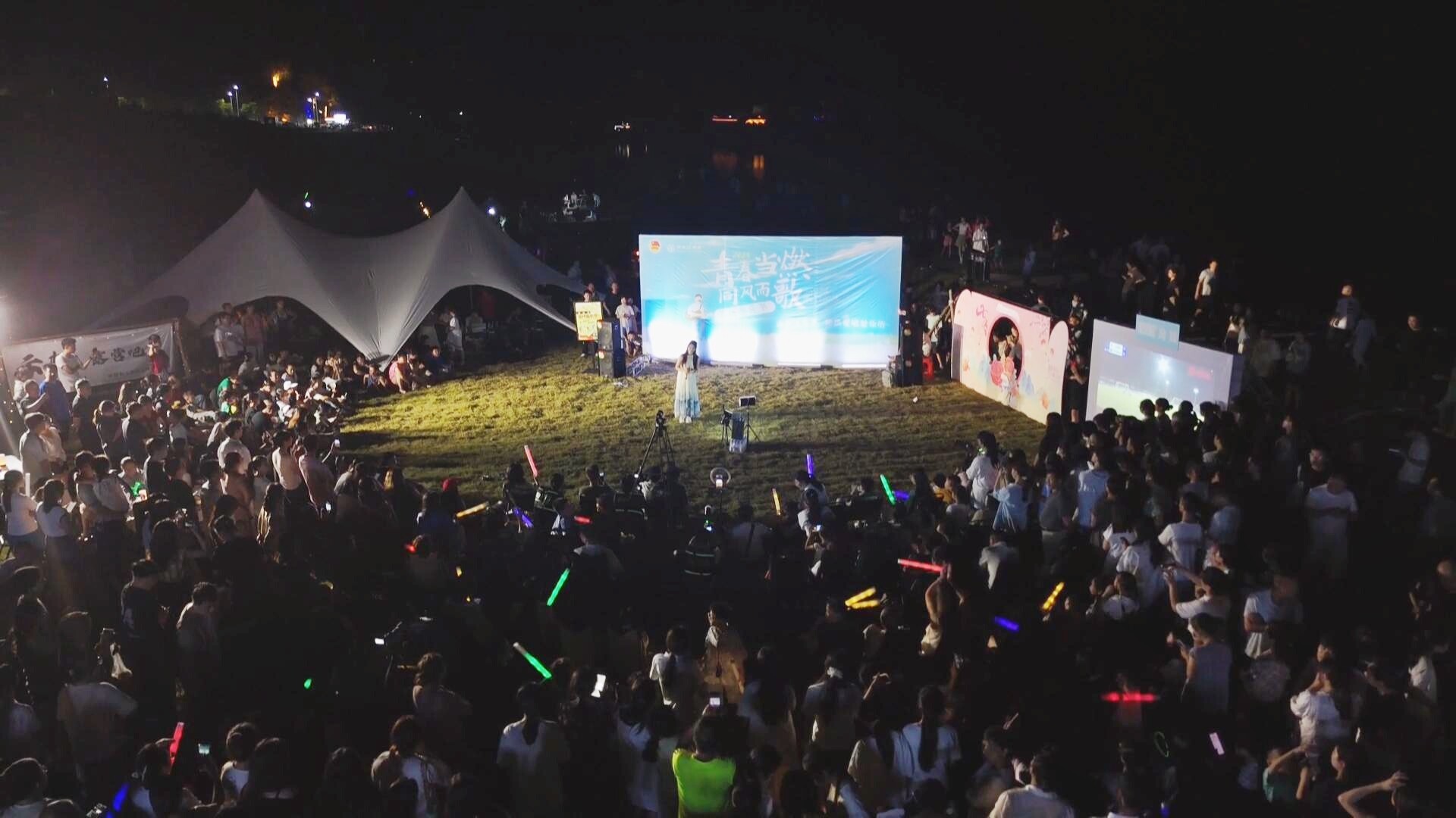 冷水江草坪音乐会浪漫开唱 点燃小城夏夜激情