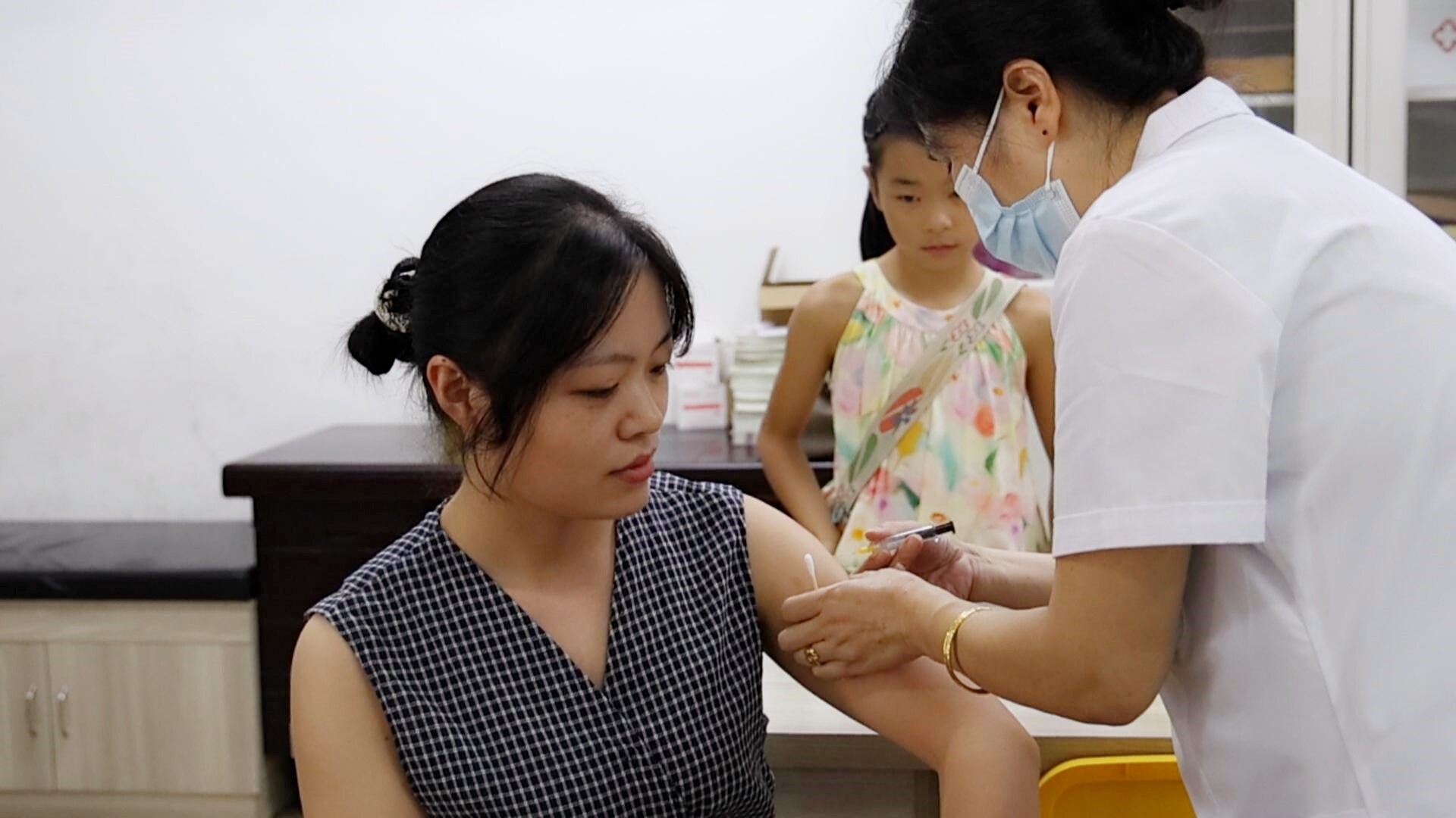 冷水江市启动疫苗惠民活动 助力宫颈癌与带状疱疹防控