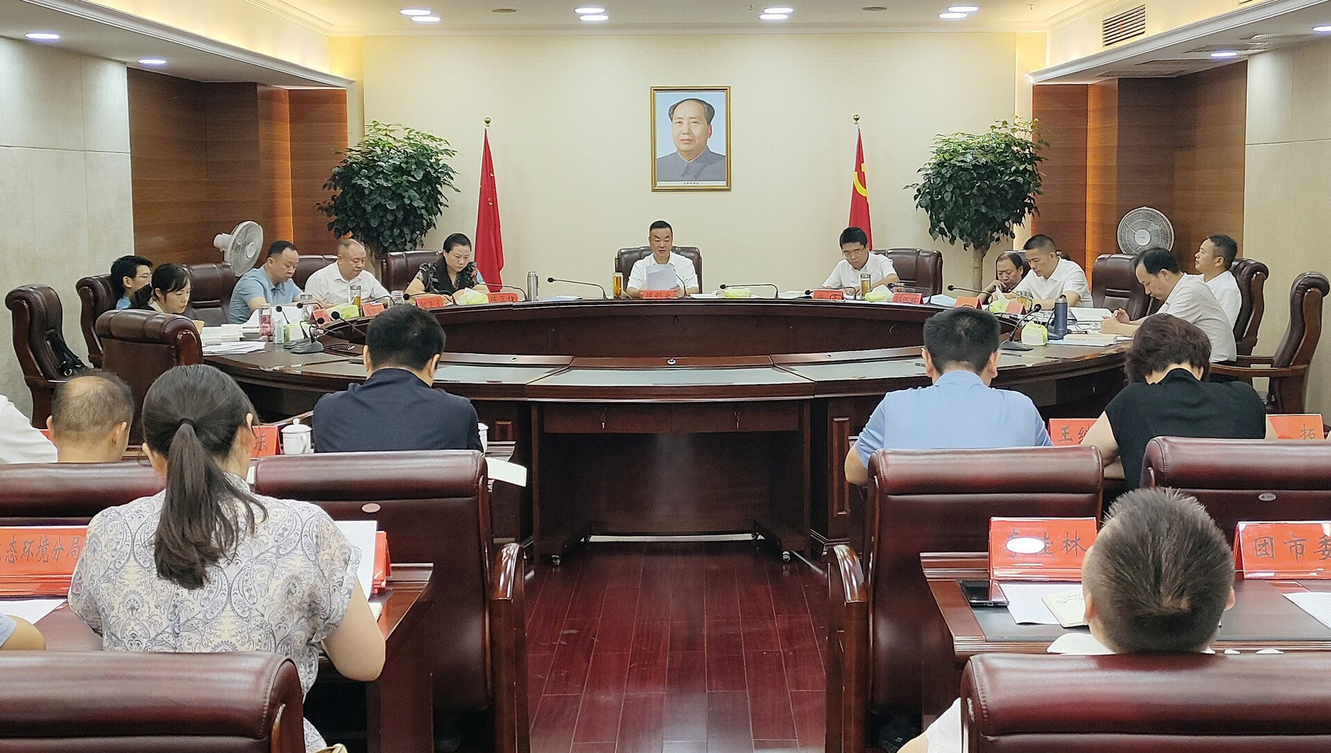 市委理论学习中心组开展集体学习