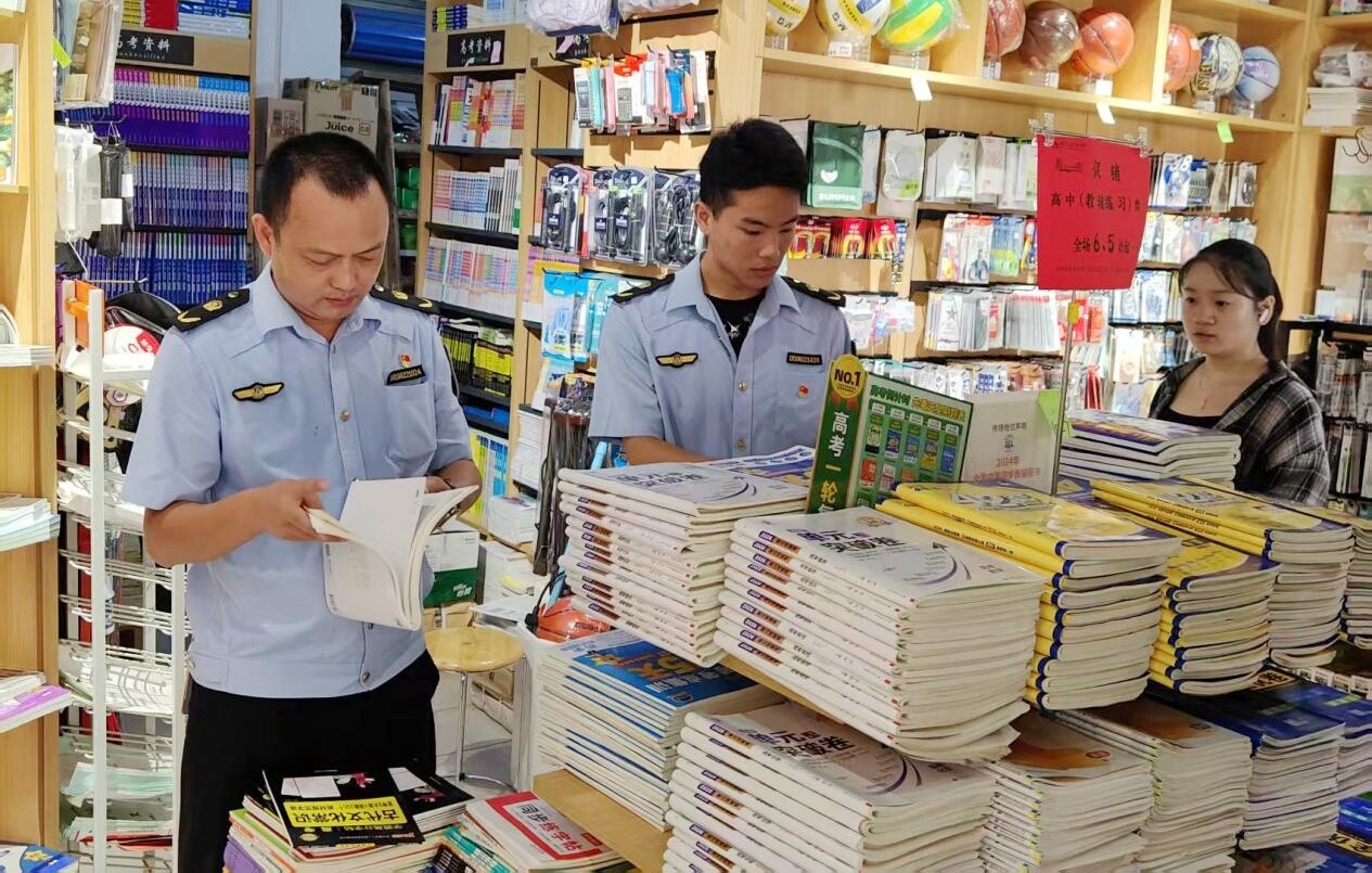 开学护航！冷水江多部门联合开展校园周边出版物市场专项检查