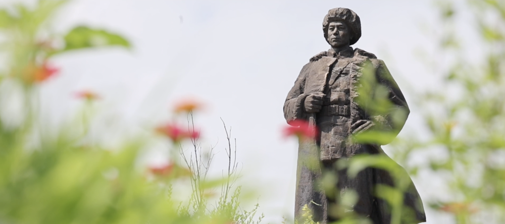 时政镜距离｜英雄之路——承载历史，通向复兴