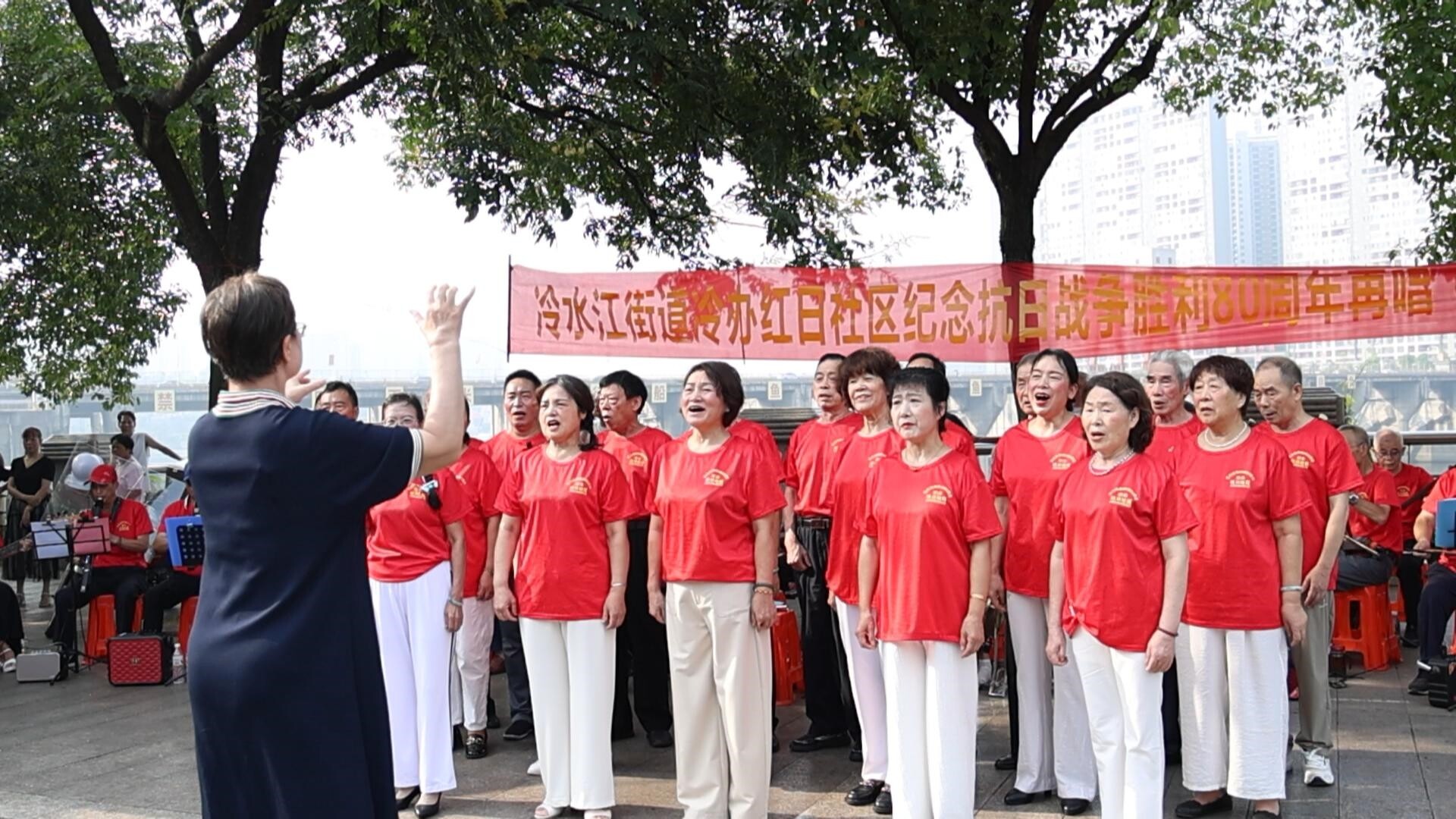 纪念抗战胜利80周年 | 九旬老人用歌声致敬往昔峥嵘