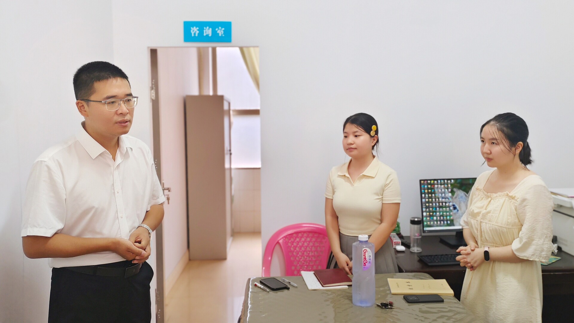 慶祝第41個教師節 | 唐正調研全市教育工作并慰問一線教師代表