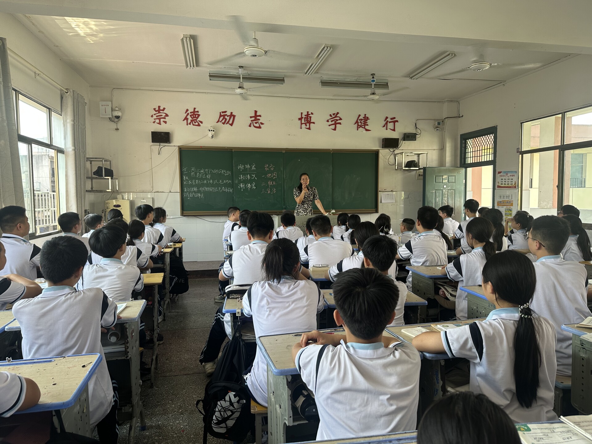 教師節(jié) | 謝偉宏：躬耕教壇廿七載 初心如炬照人生