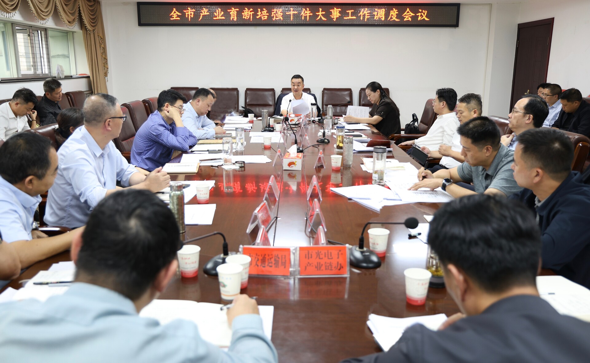 陈创业调度产业育新培强“十件大事”工作