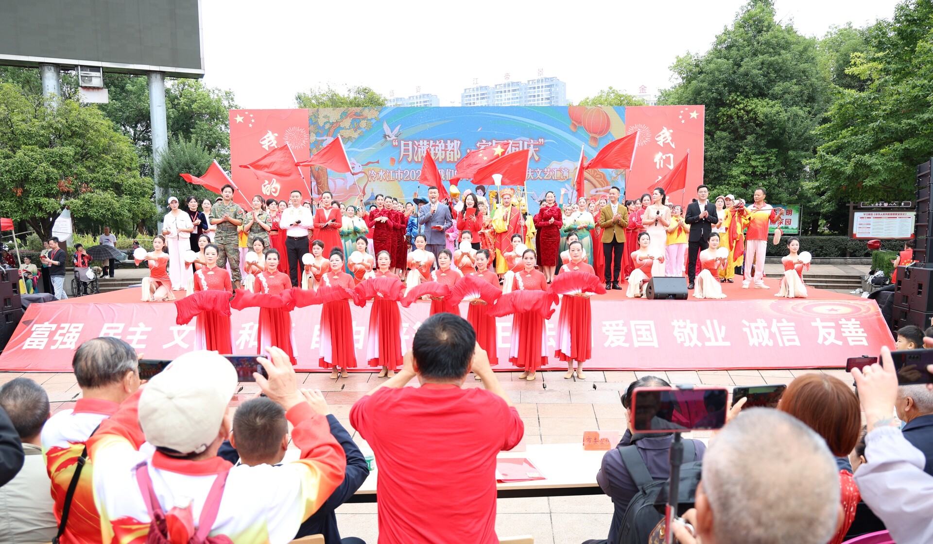 我市举行中秋、国庆文艺汇演