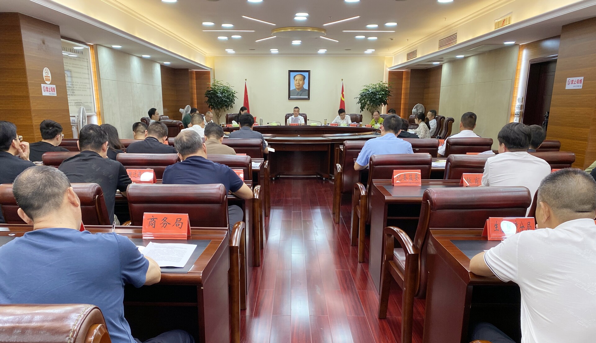 陈创业主持召开市委常委会会议