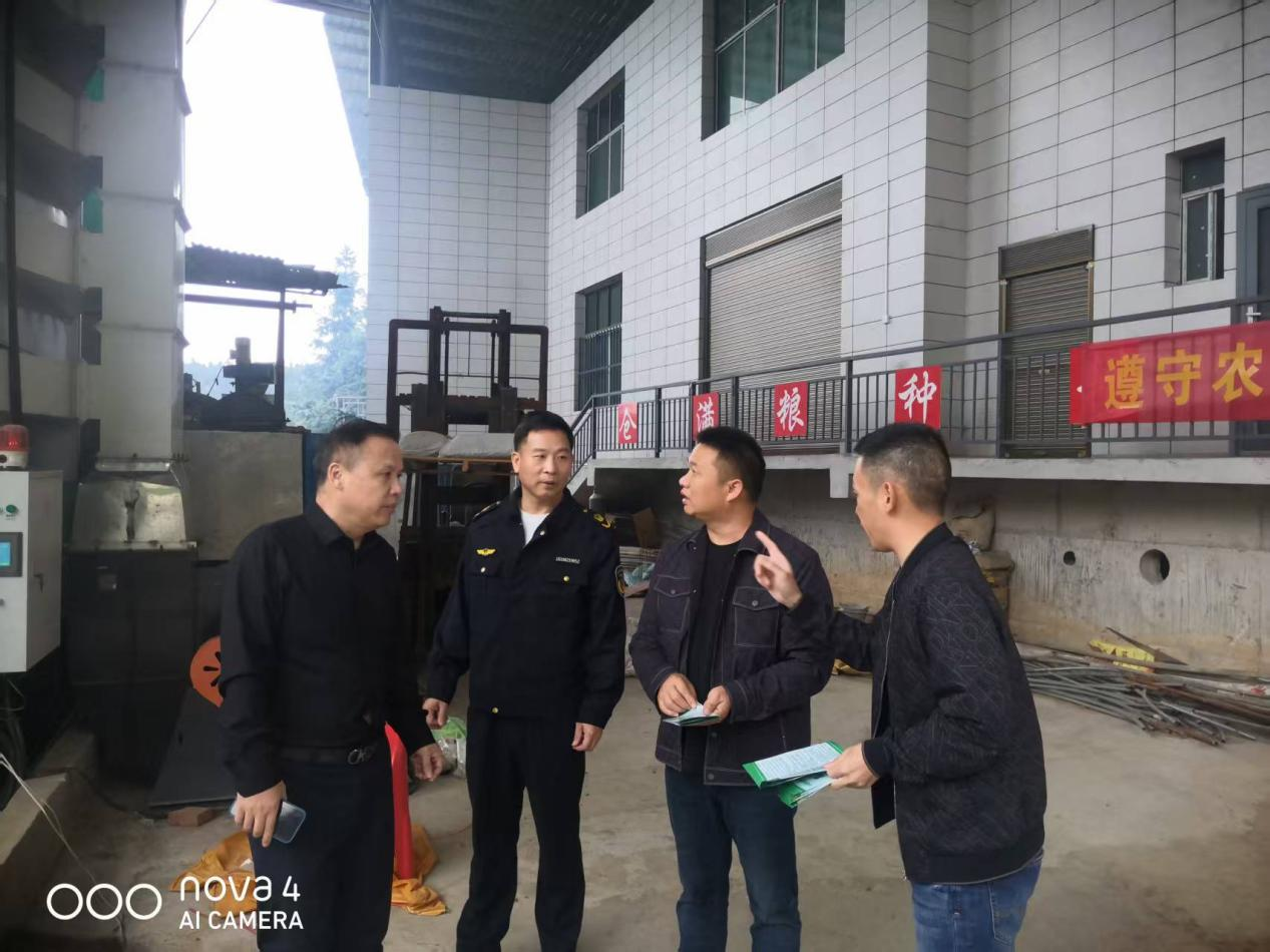 冷水江：绷紧农机安全弦 筑牢安全防护网