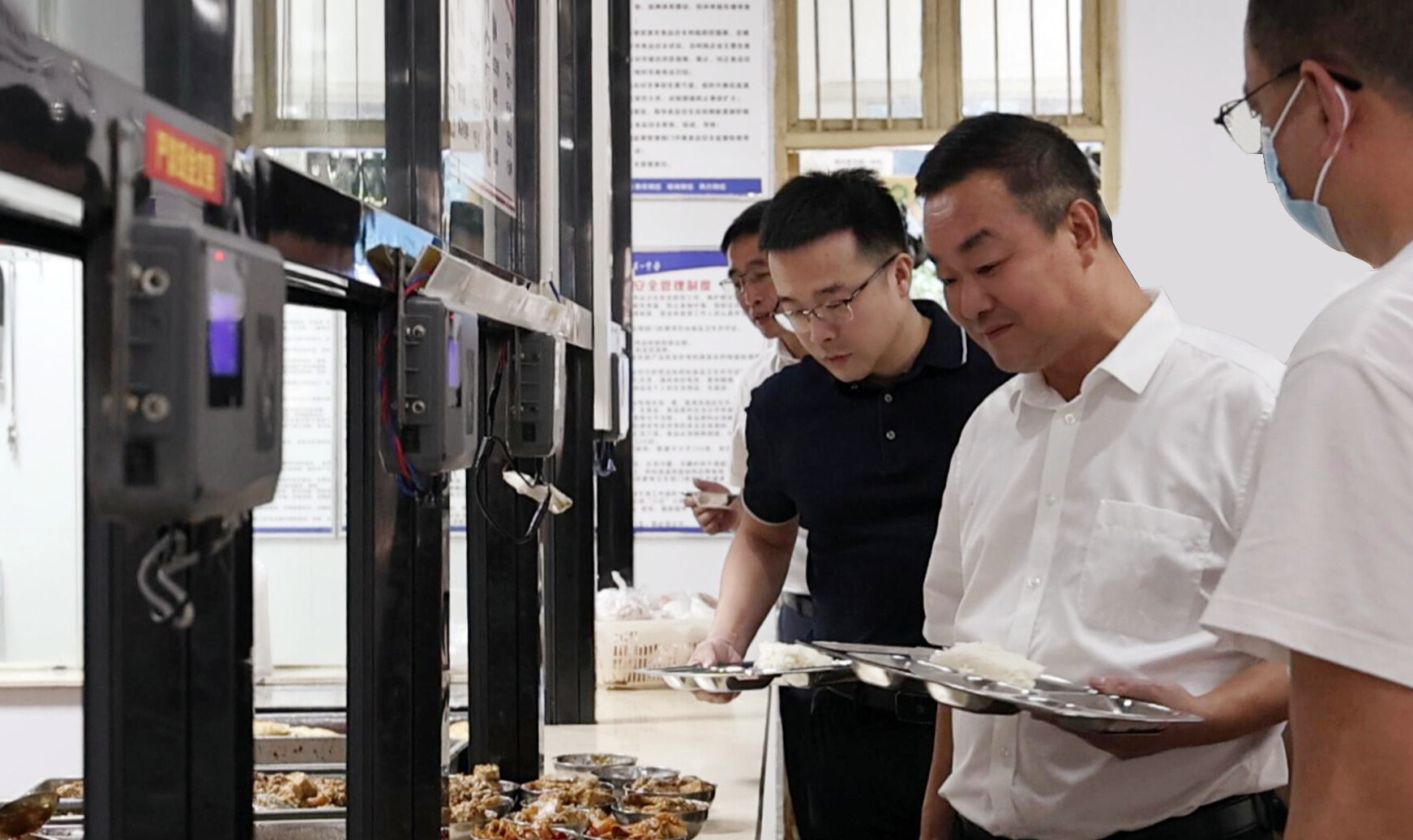 陈创业到市一中督导校园食品安全