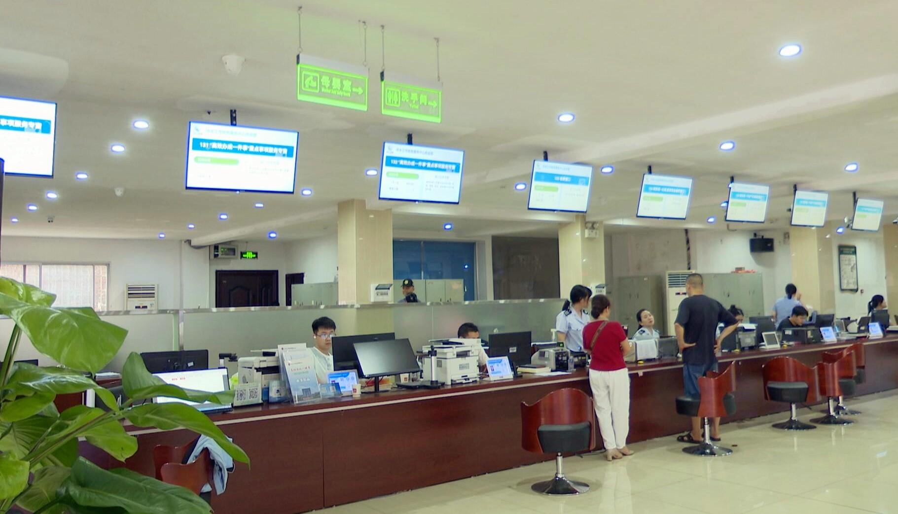 我为群众办实事(十九)冷水江:交通审批“瘦身”提速 群众办事“减负”增效