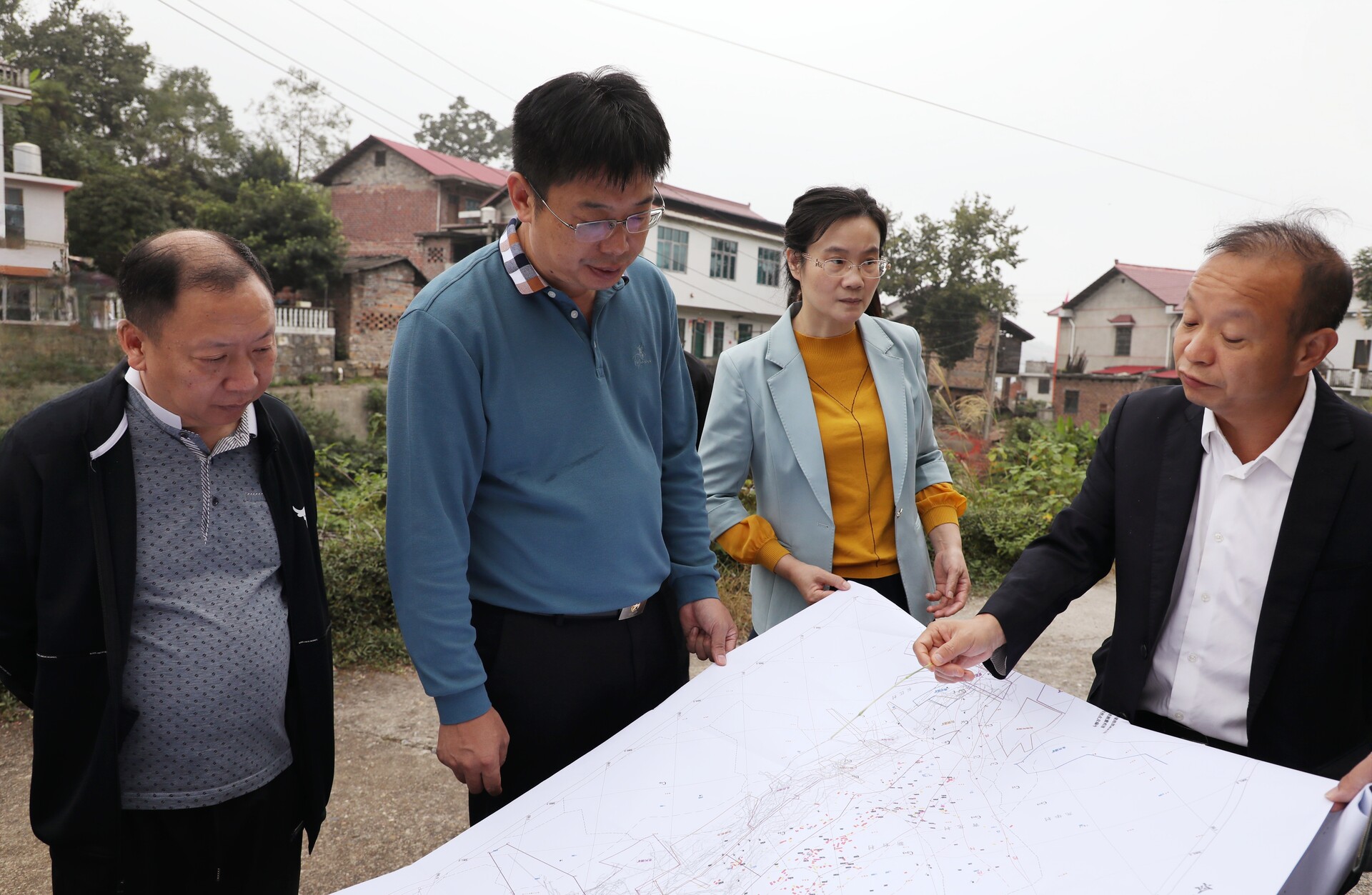 省调研组来冷调研地面塌陷搬迁避让项目