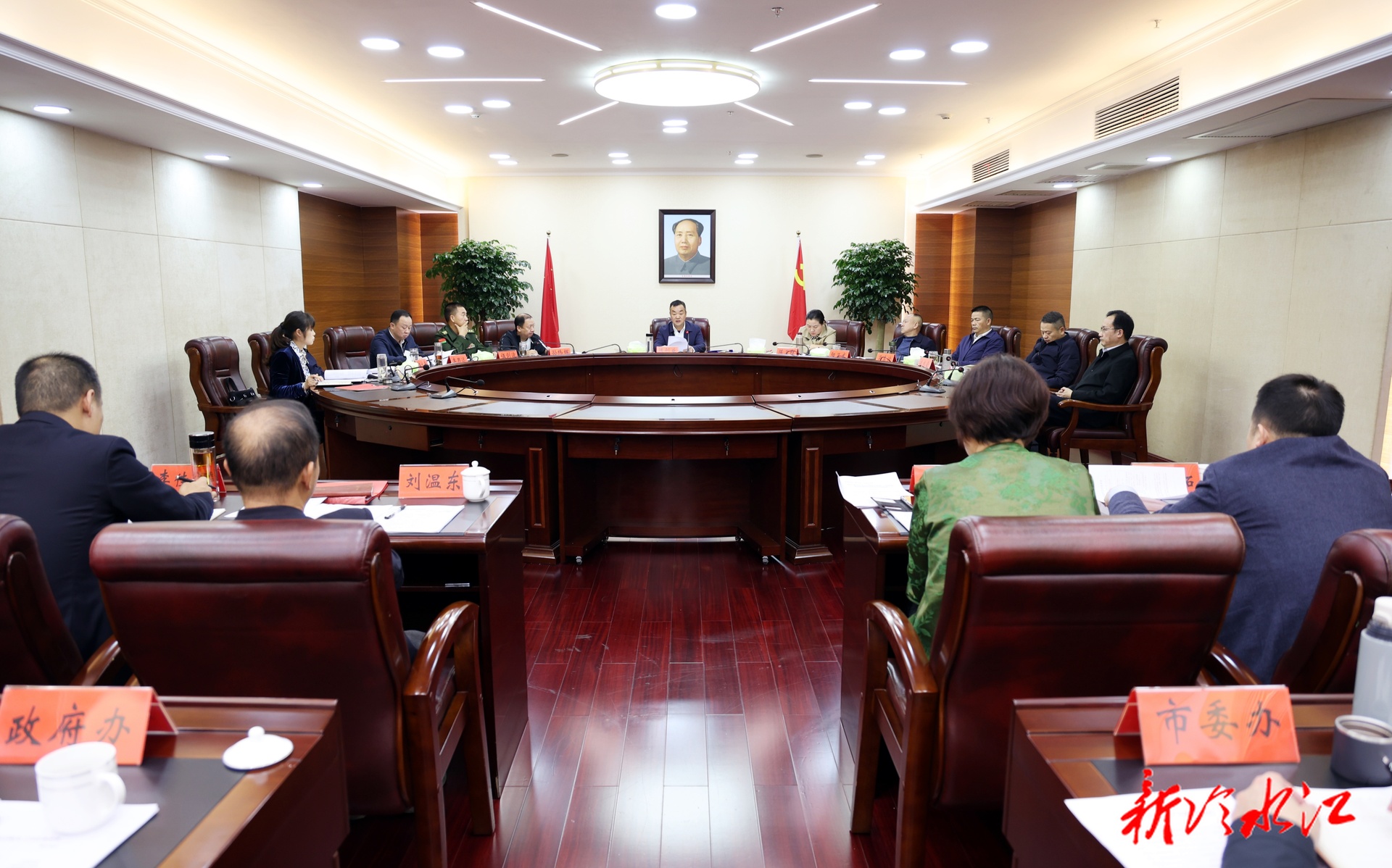 陈创业主持召开市委常委会会议