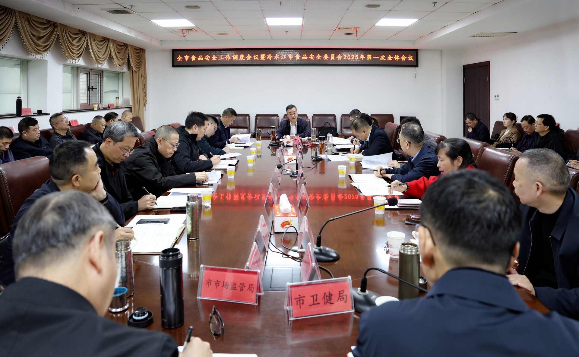 陈创业调度食品安全工作 持续开展食品安全突出问题整治  让群众吃得放心