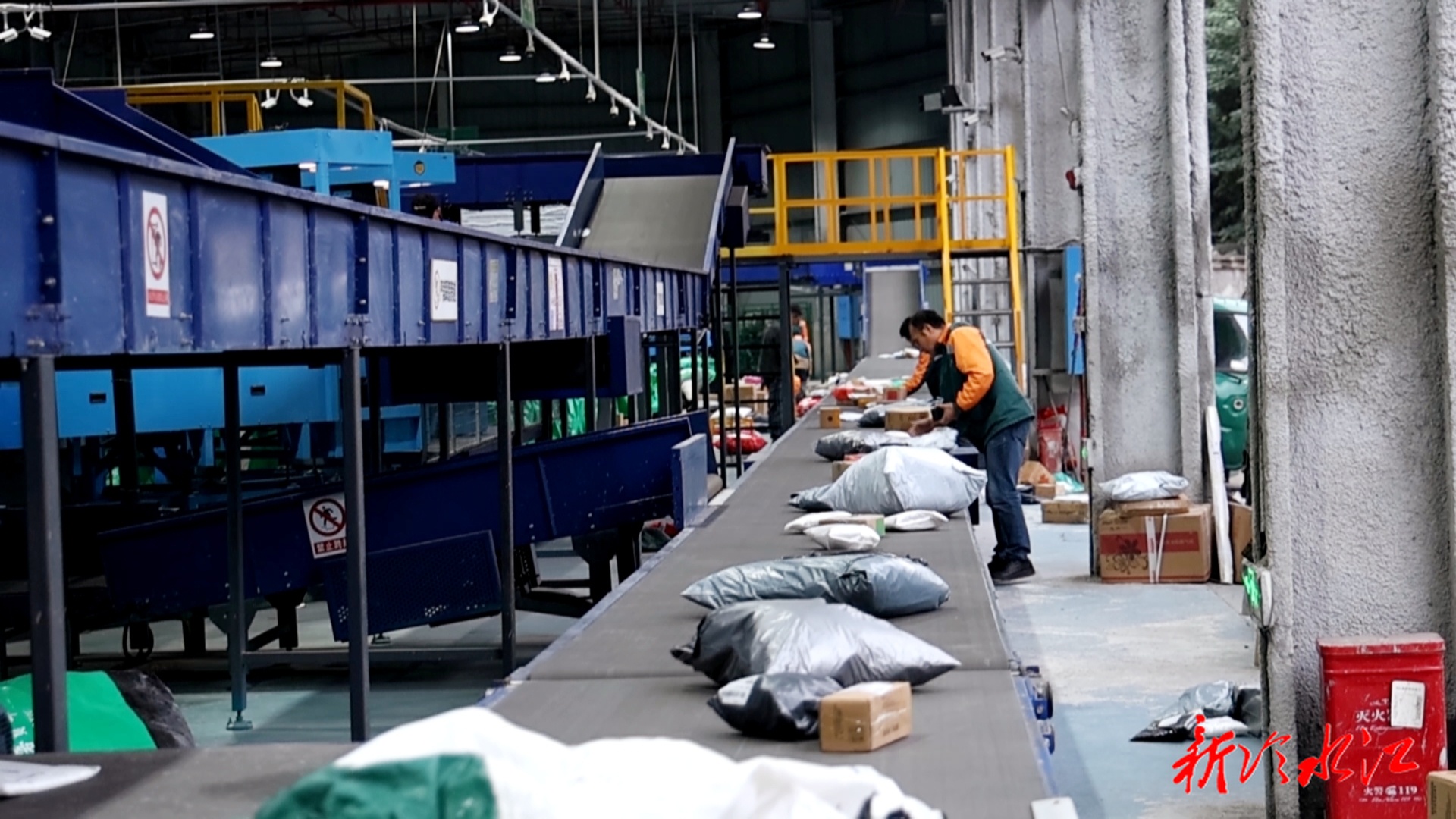 迎战“双十一” | 市客货邮中心：智能分拣提效率 暖心服务保畅通