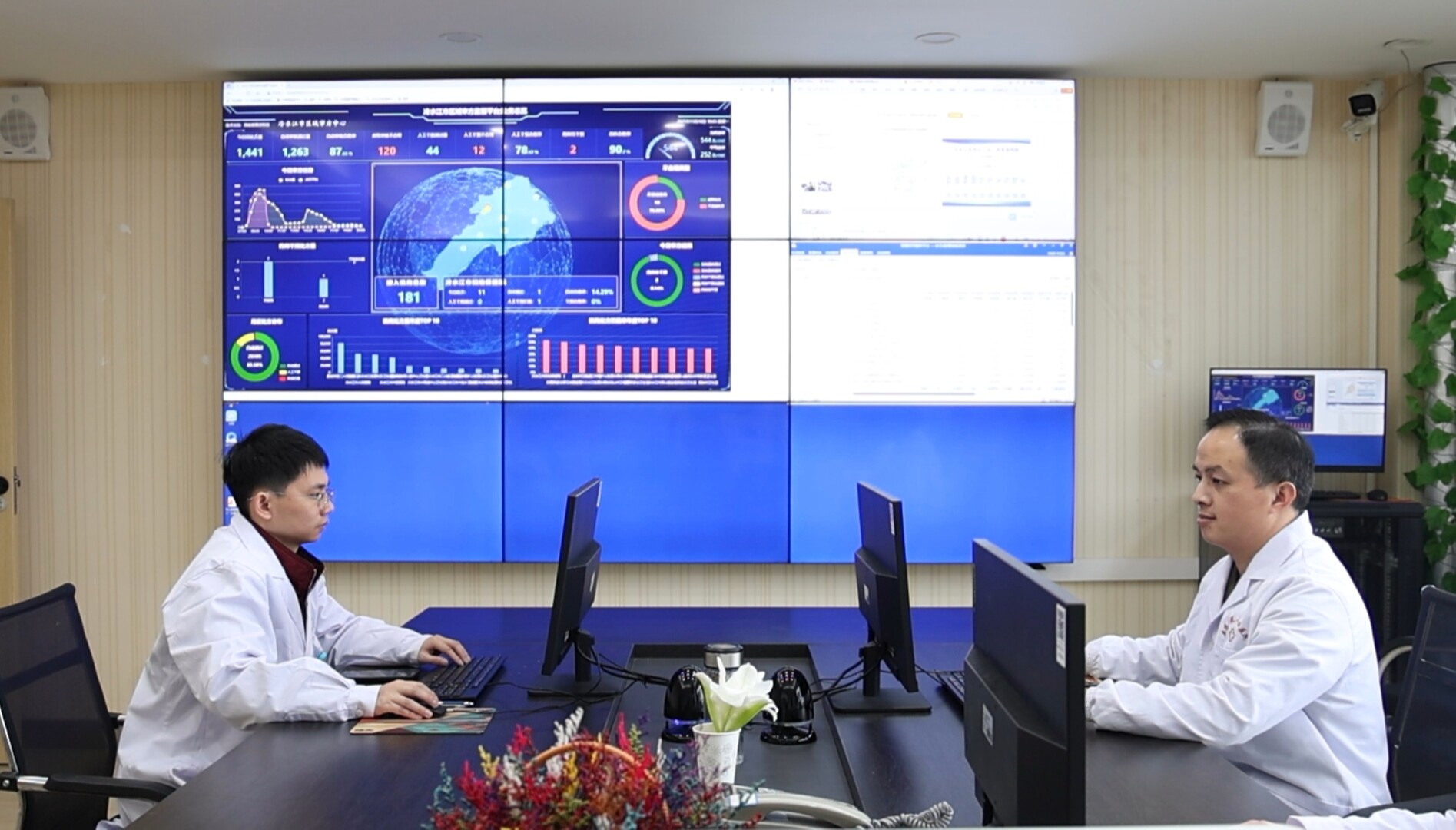 冷水江：县域审方中心筑牢用药安全防线