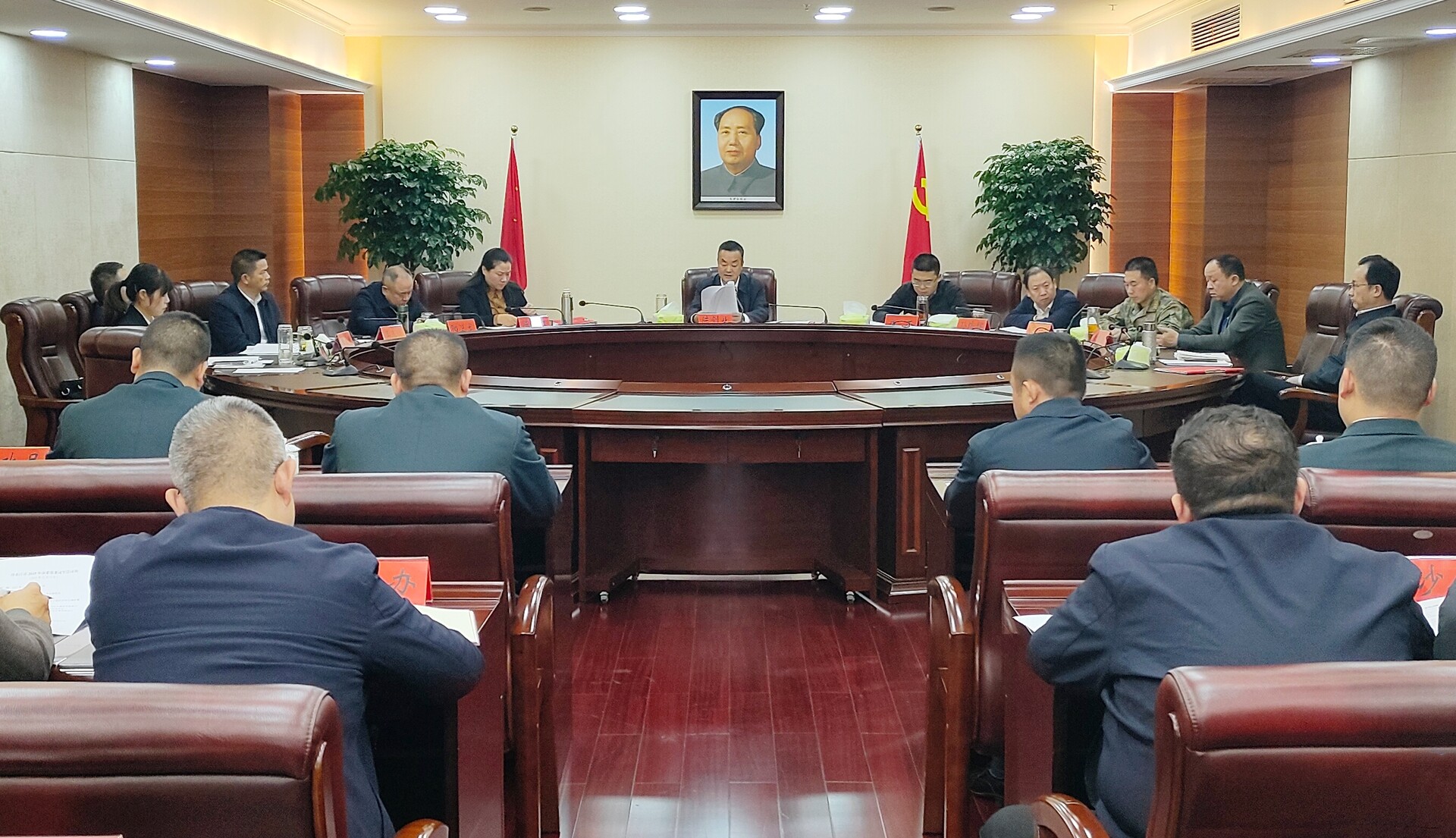 我市召开市委常委议军会议