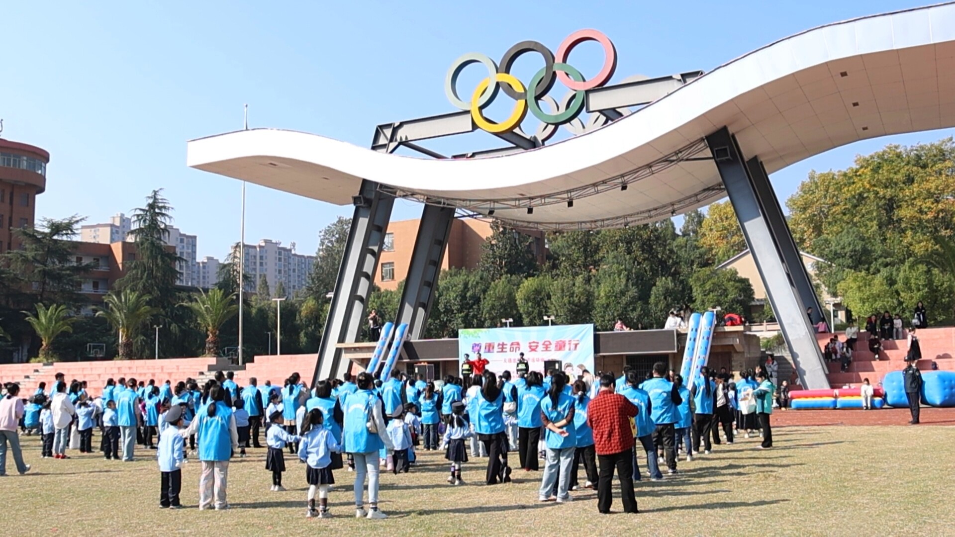 萌娃学交规 安全伴“童”行