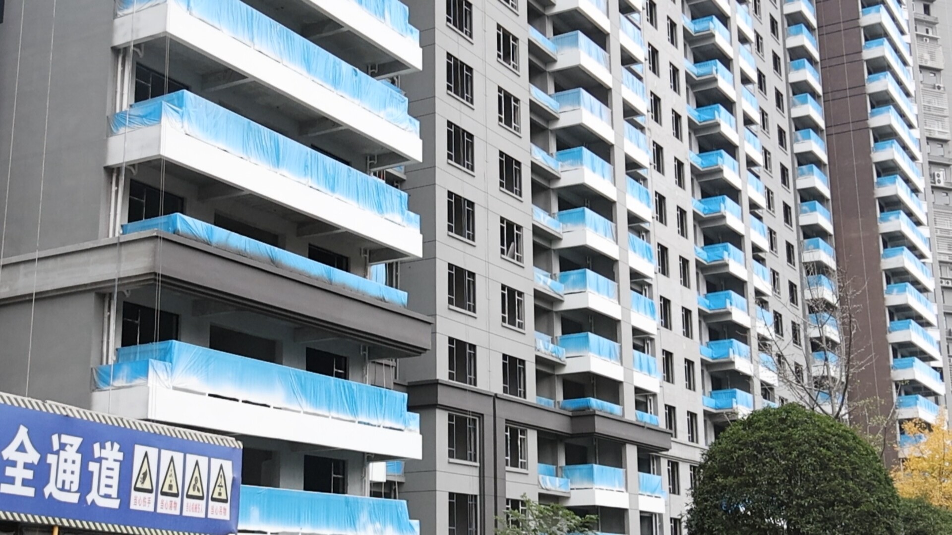 市住建局：全力筑牢施工“安全盾”