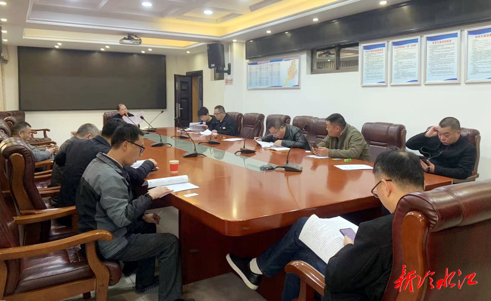 冷水江市自然资源局组织召开全面加强社会信用体系建设工作调度会议