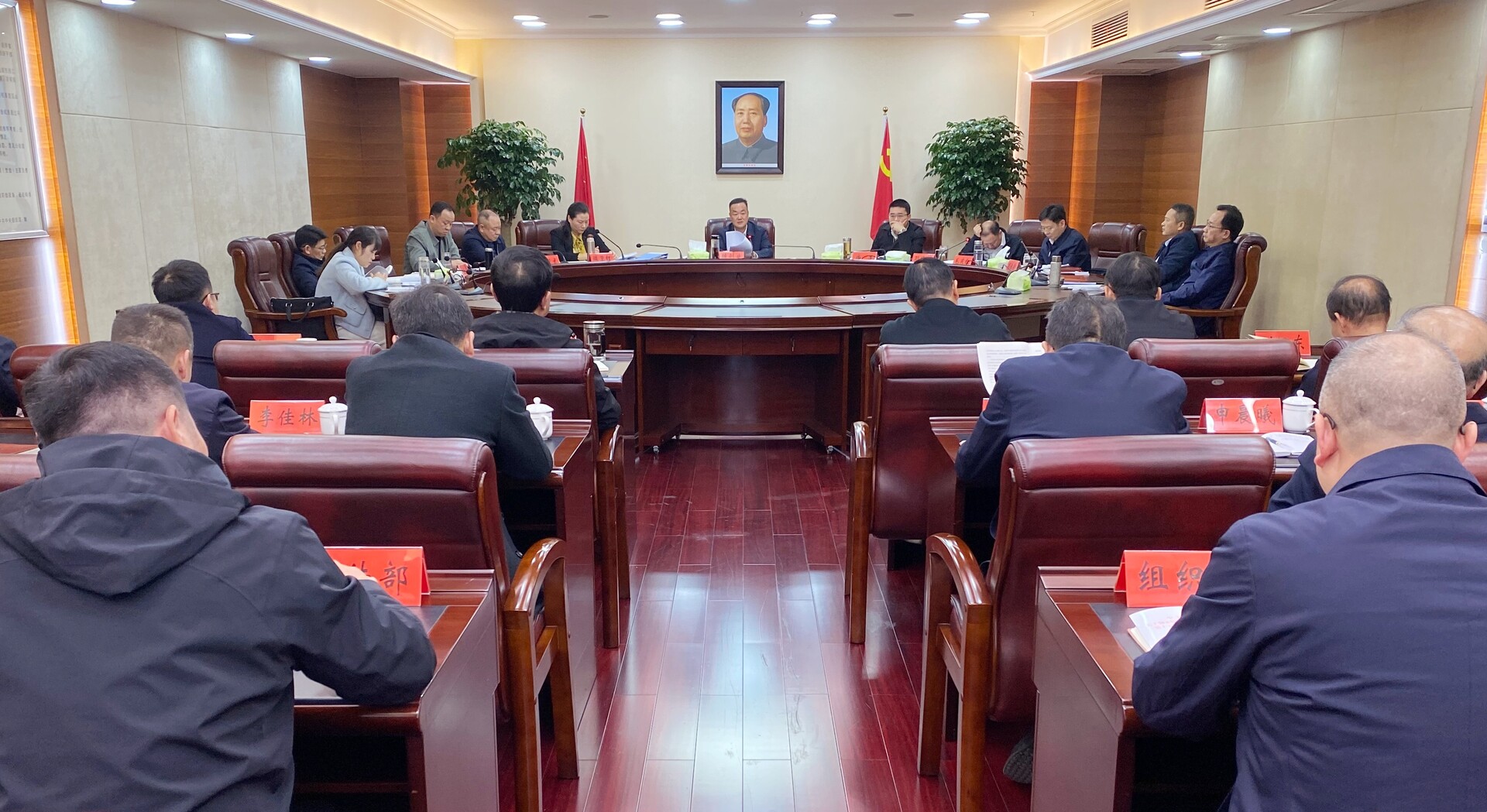 冷水江市委理论学习中心组开展集体学习