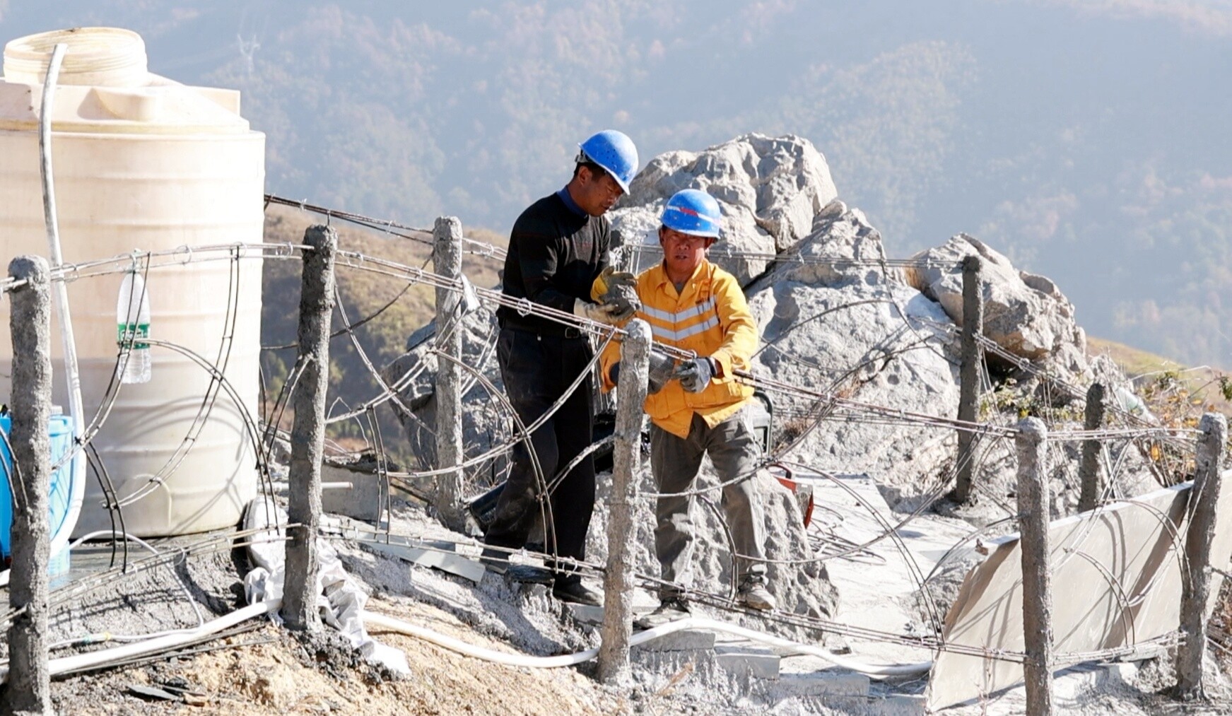 锡矿山生态修复示范区：  红色游步道邀您打卡“最美日落”
