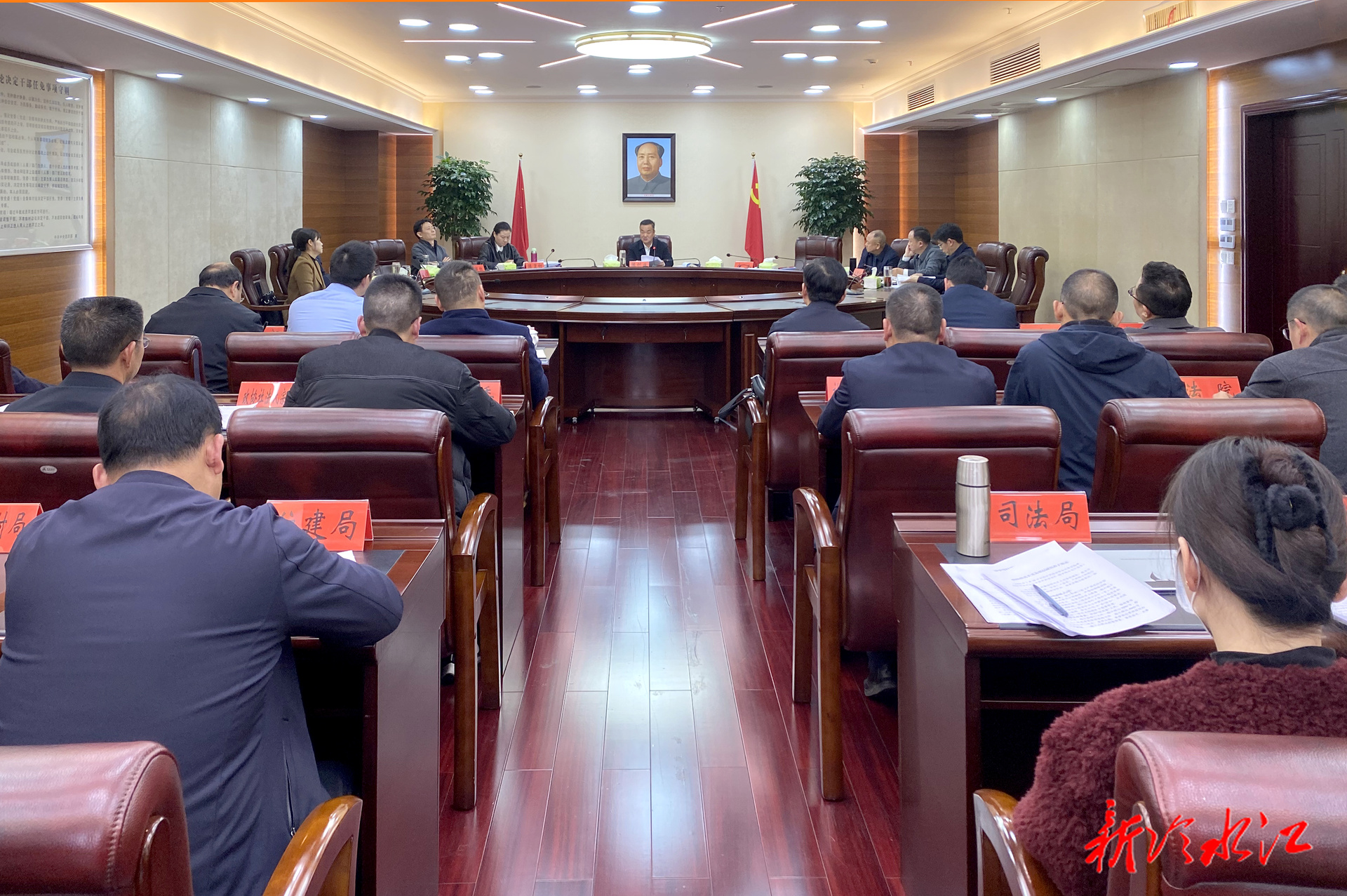 市委理论学习中心组开展集体学习