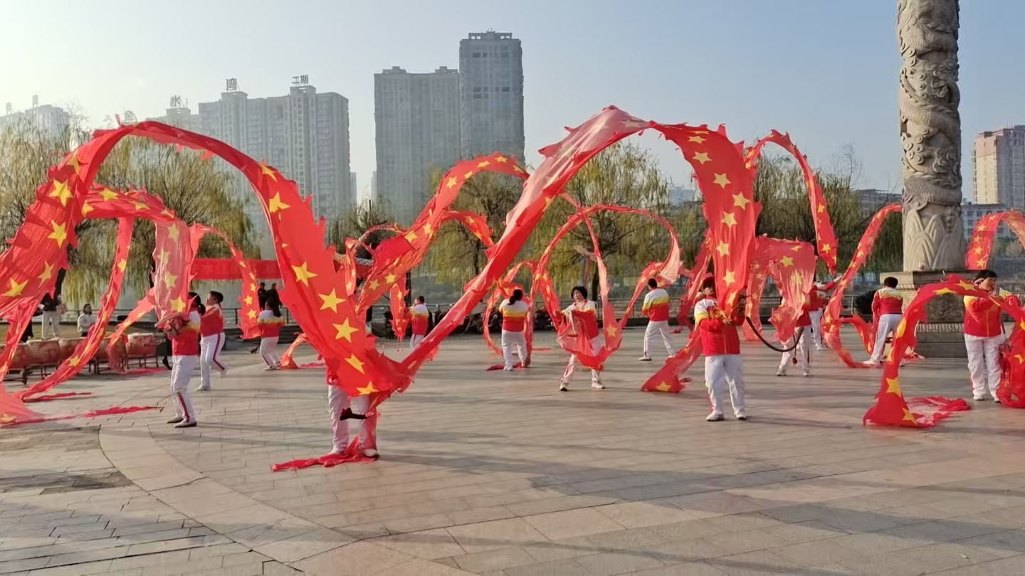 冷水江街道：欢乐庆元旦  龙韵启新程