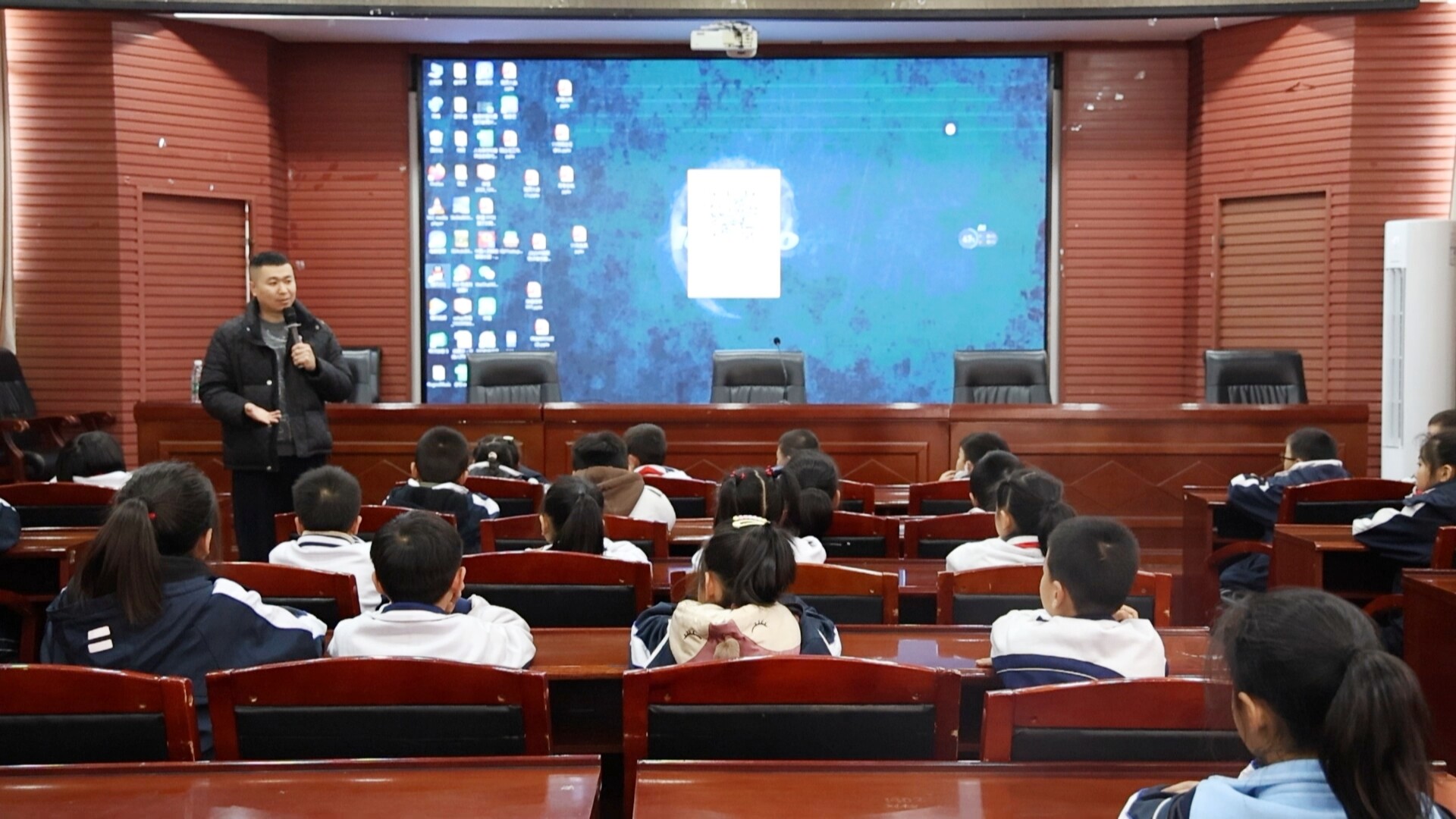 金星学校 ：“小记者实践课” 激发学生创作热情